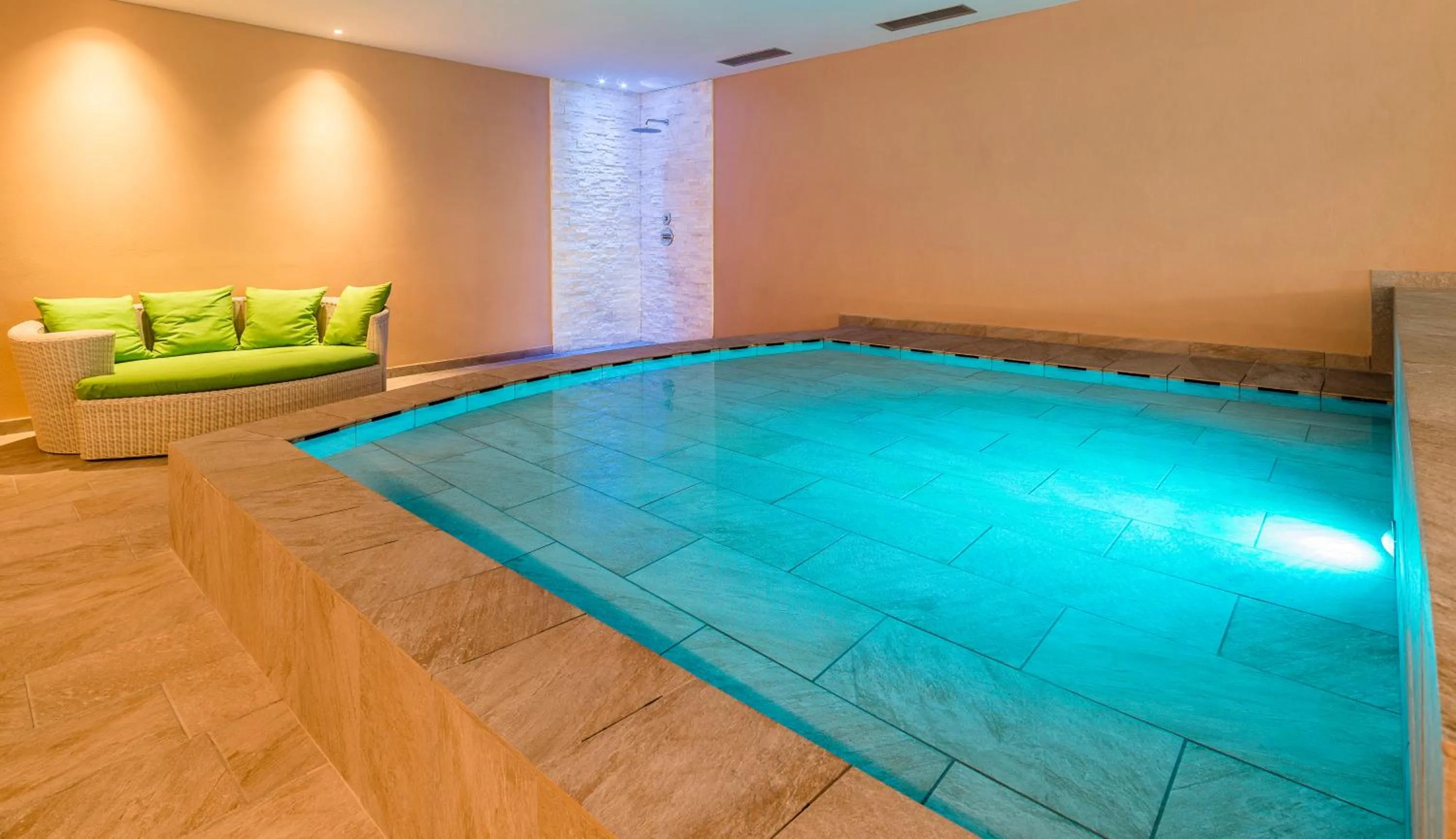 Swimming pool in Family Hotel Serena