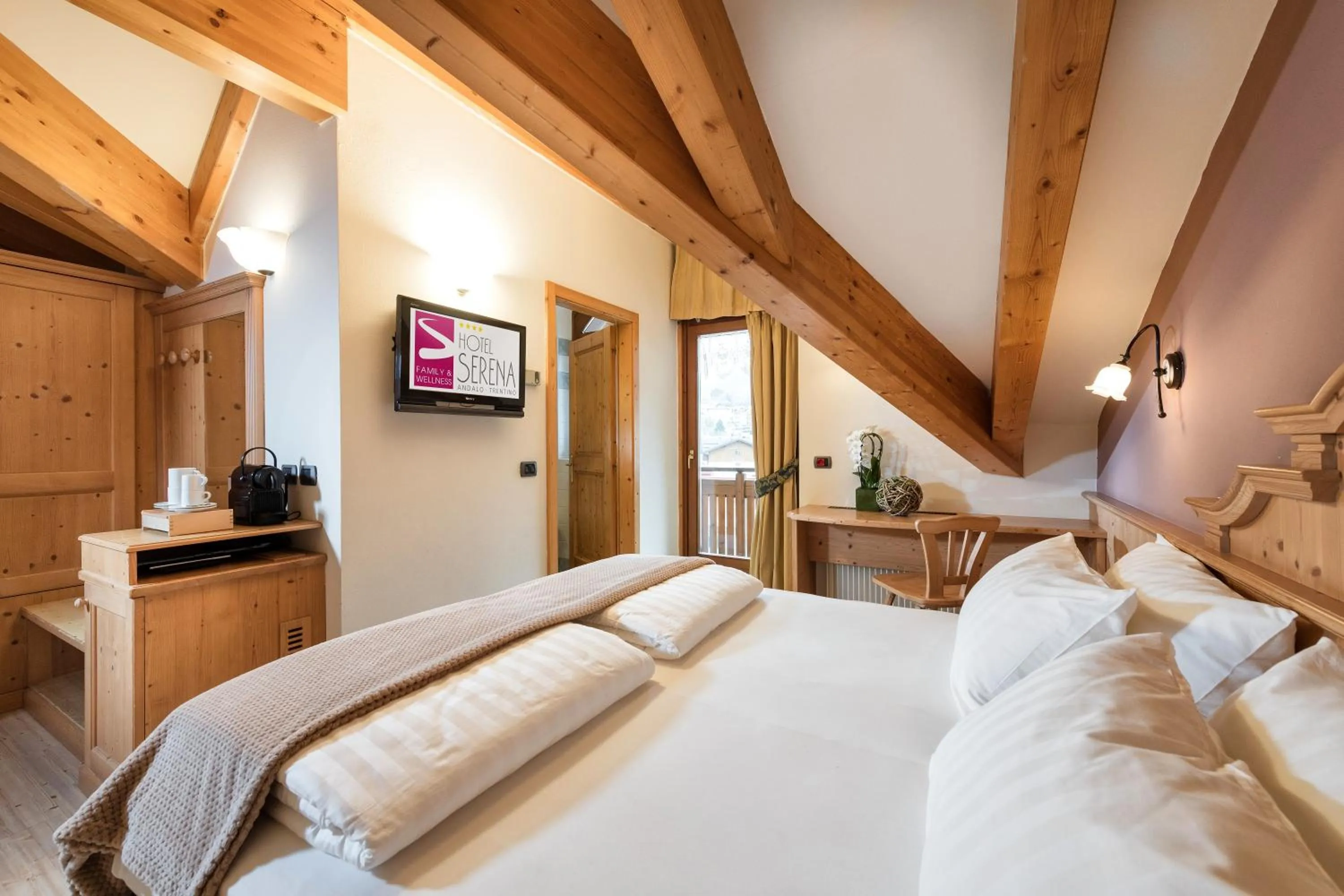 Bed in Family Hotel Serena