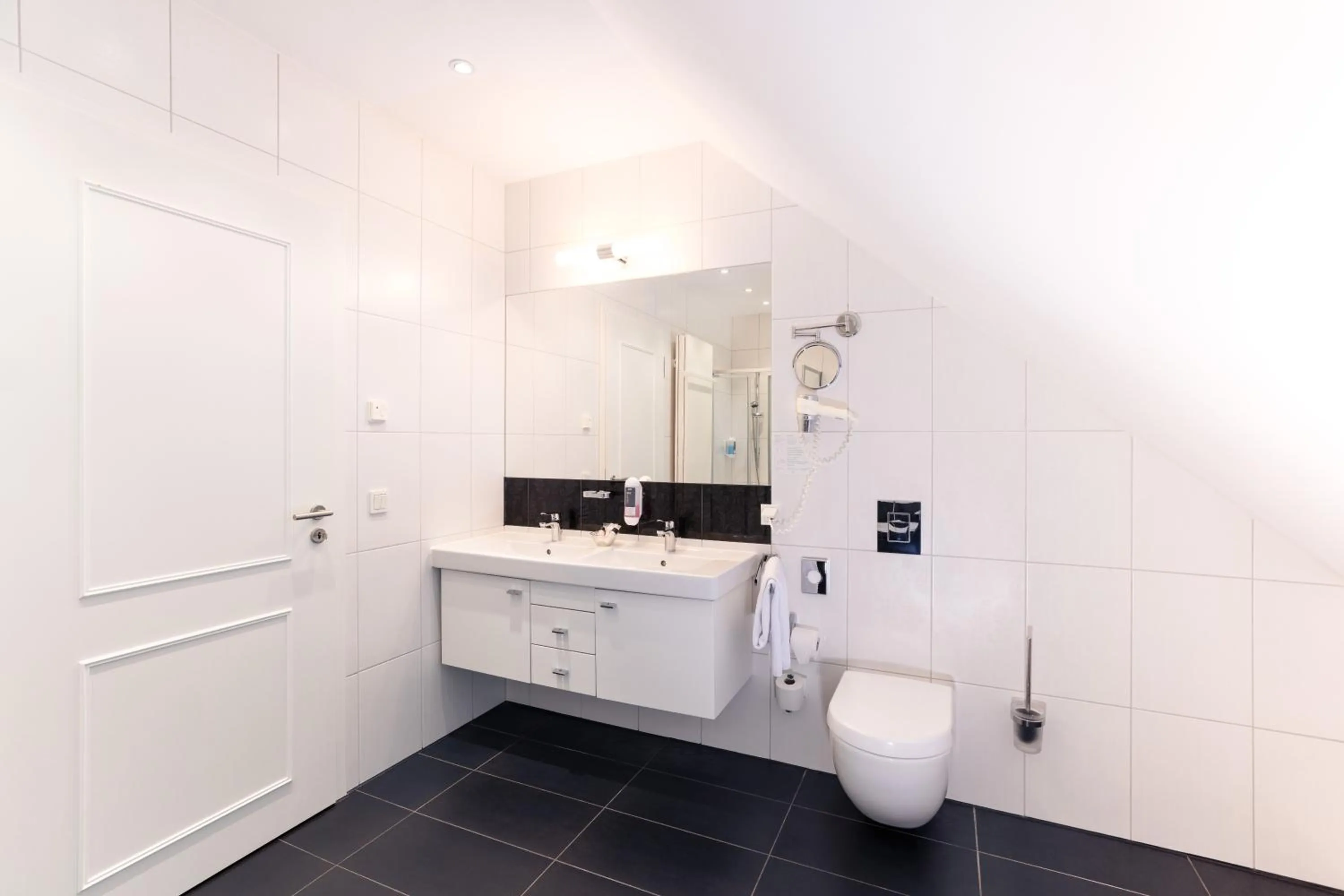 Toilet in Café Wildau Hotel & Restaurant am Werbellinsee