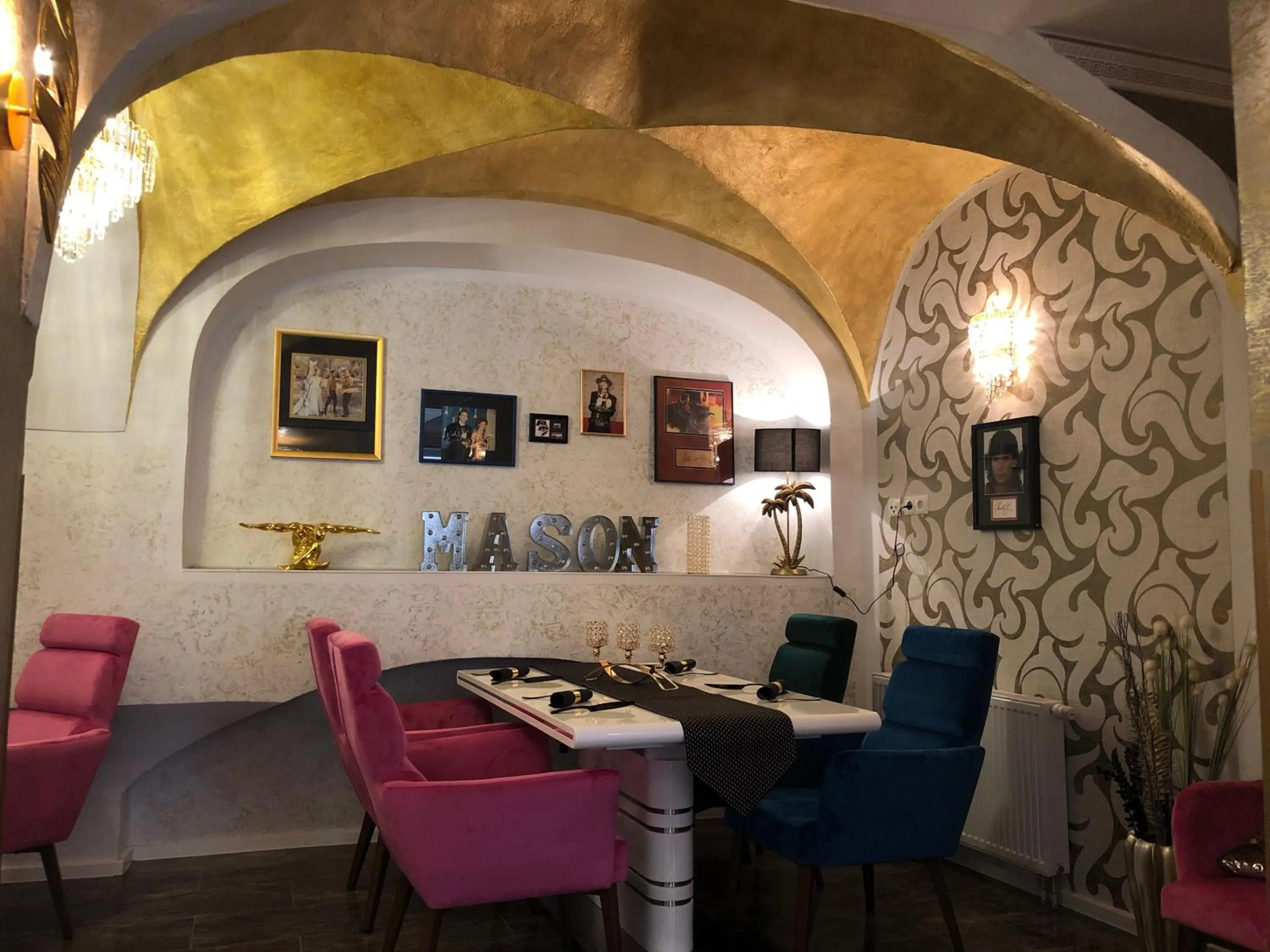 Restaurant/places to eat in Hotel Maison LeMi