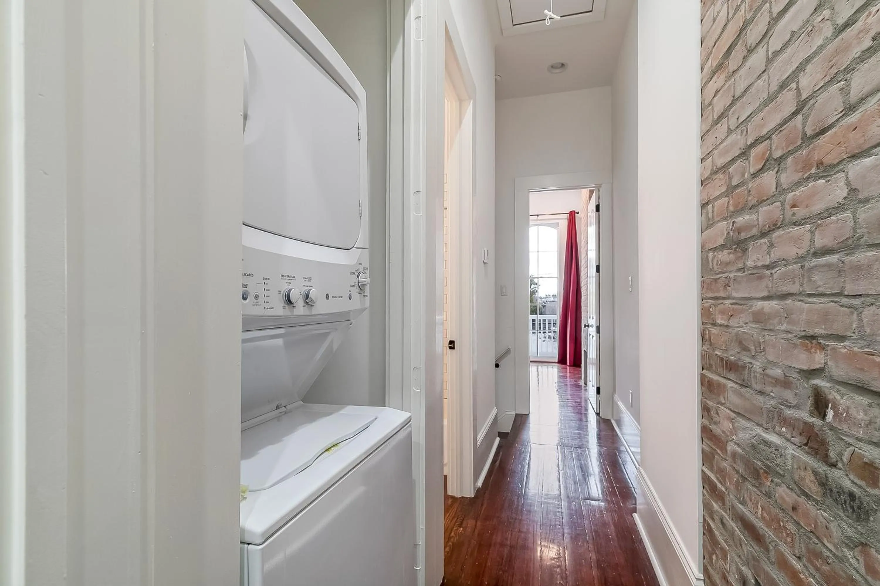 Area and facilities in Charming 2BR on Carondelet by Hosteeva