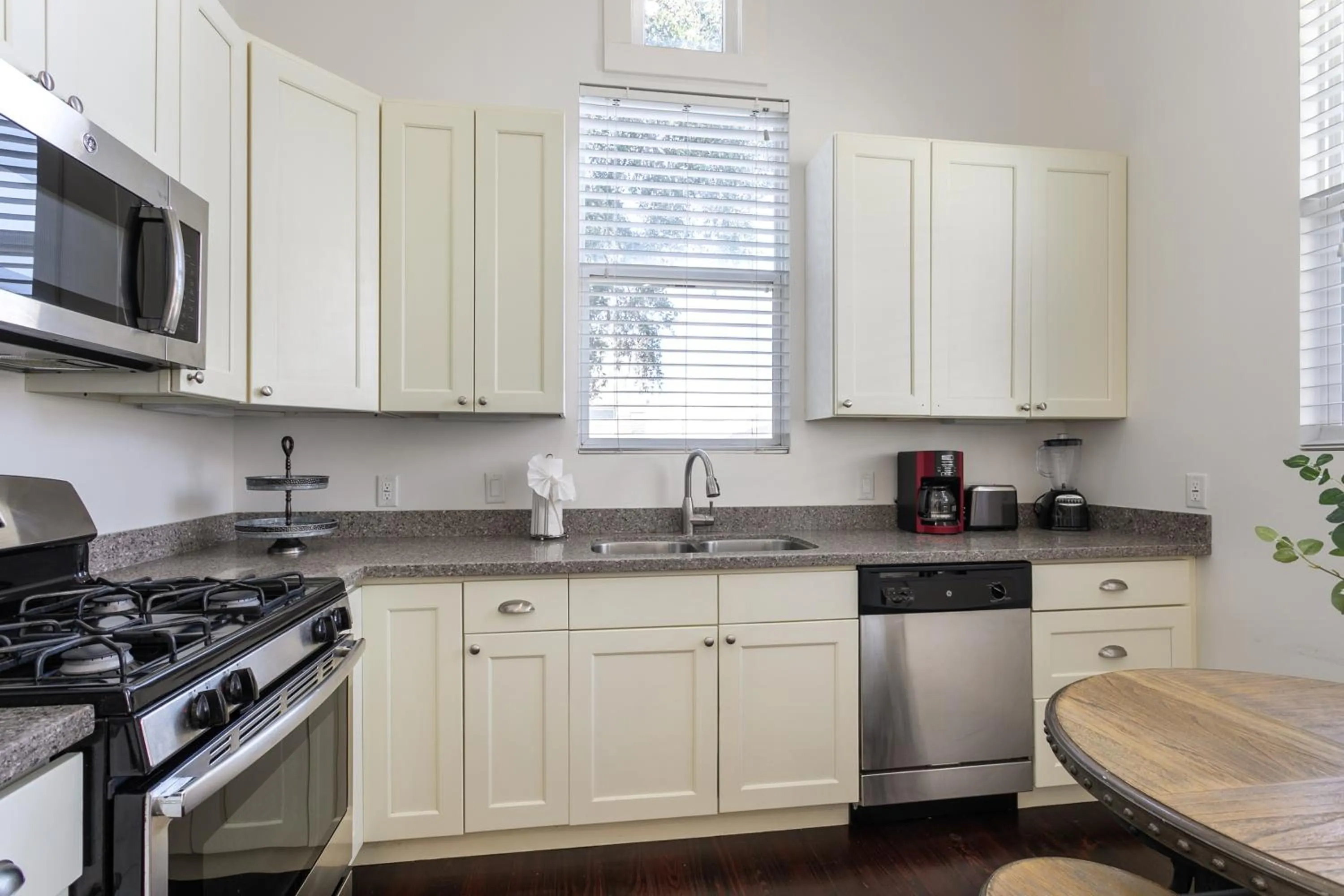 Kitchen or kitchenette in Charming 2BR on Carondelet by Hosteeva