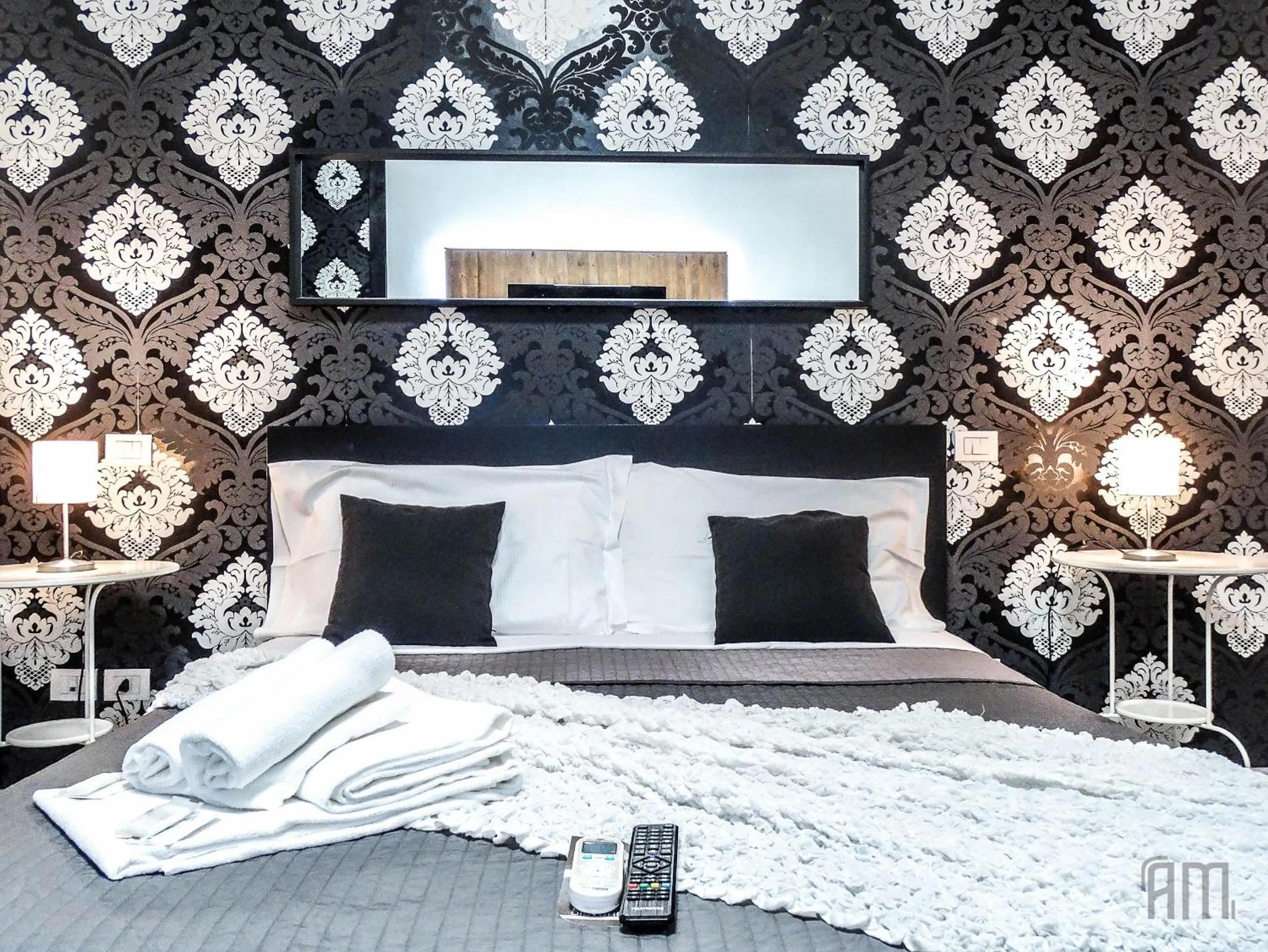 Photo of the whole room, Bed in Magic Door Rome