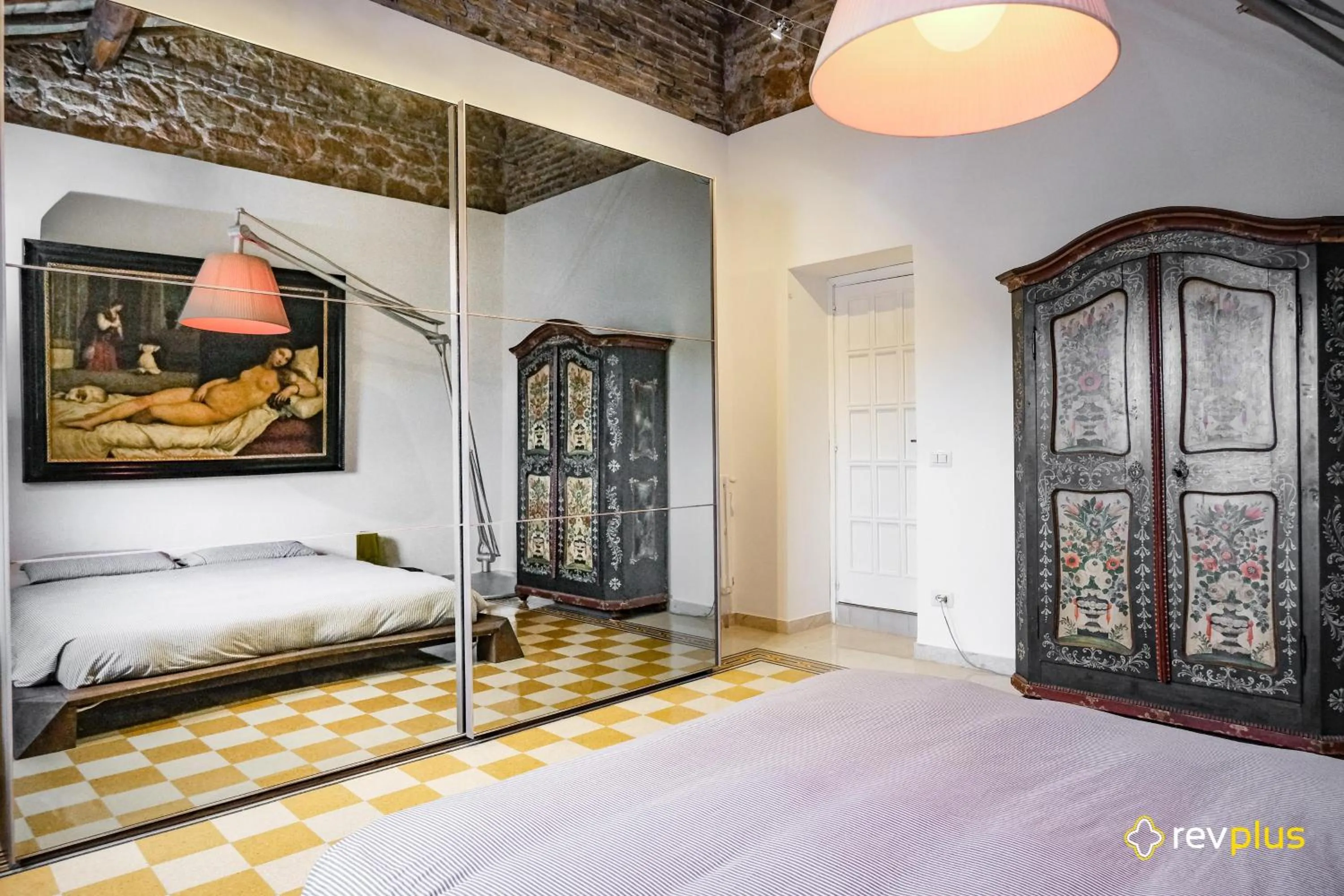 Photo of the whole room, Bed in Magic Door Rome