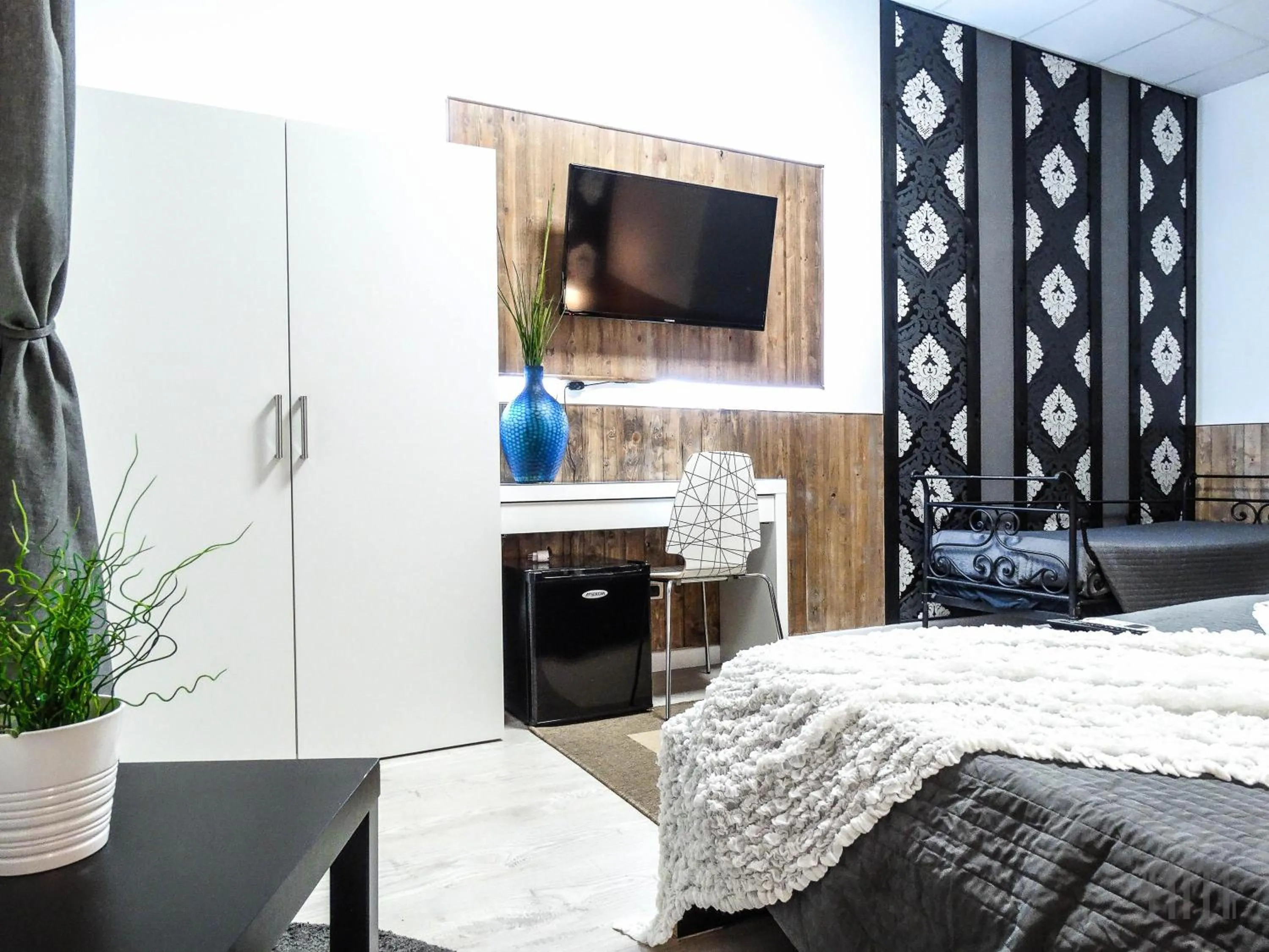 Photo of the whole room, Bed in Magic Door Rome