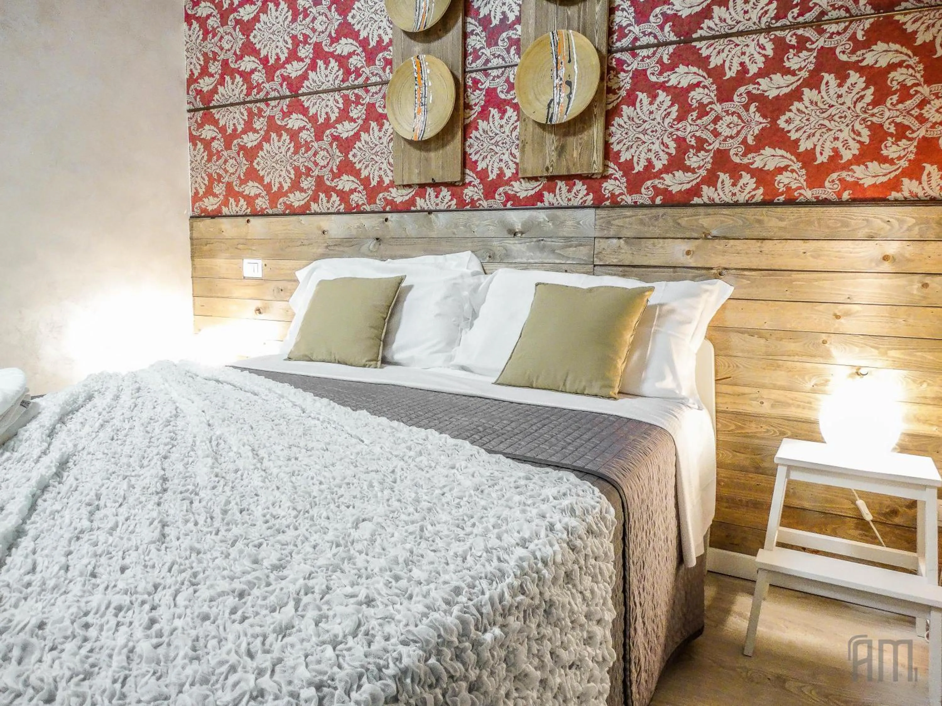 Photo of the whole room, Bed in Magic Door Rome