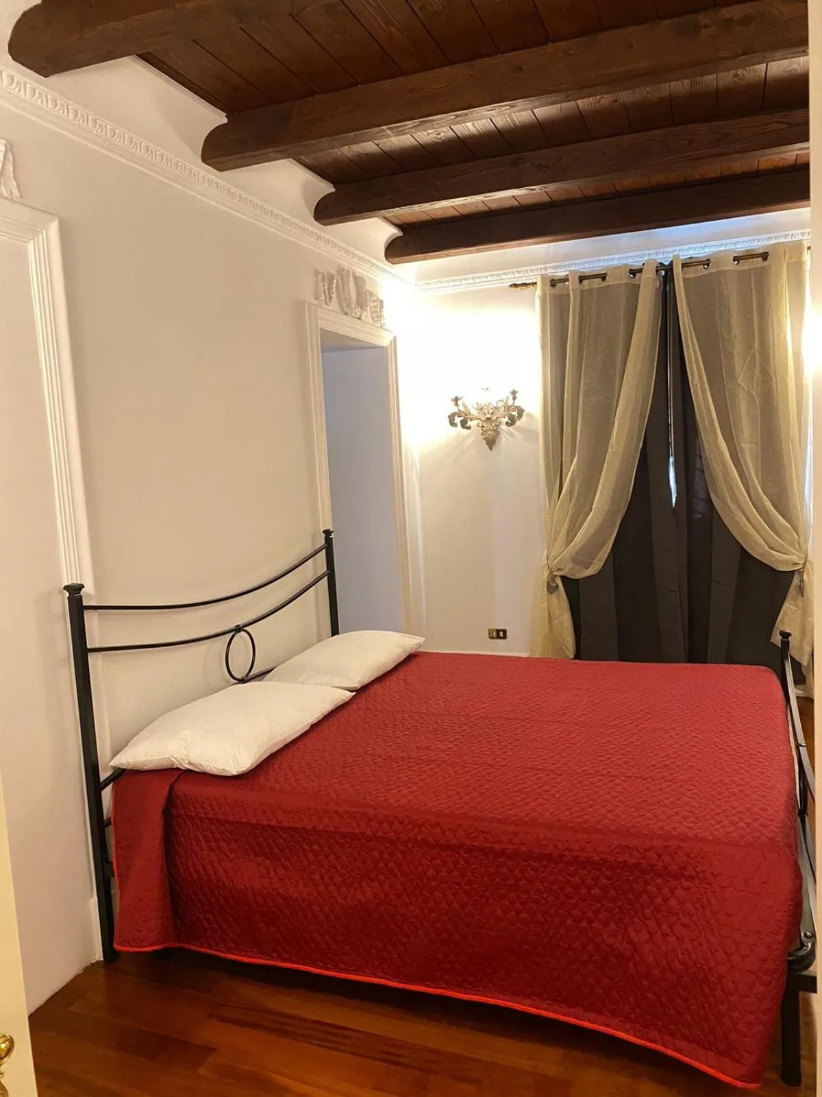 Bed in Magic Door Rome