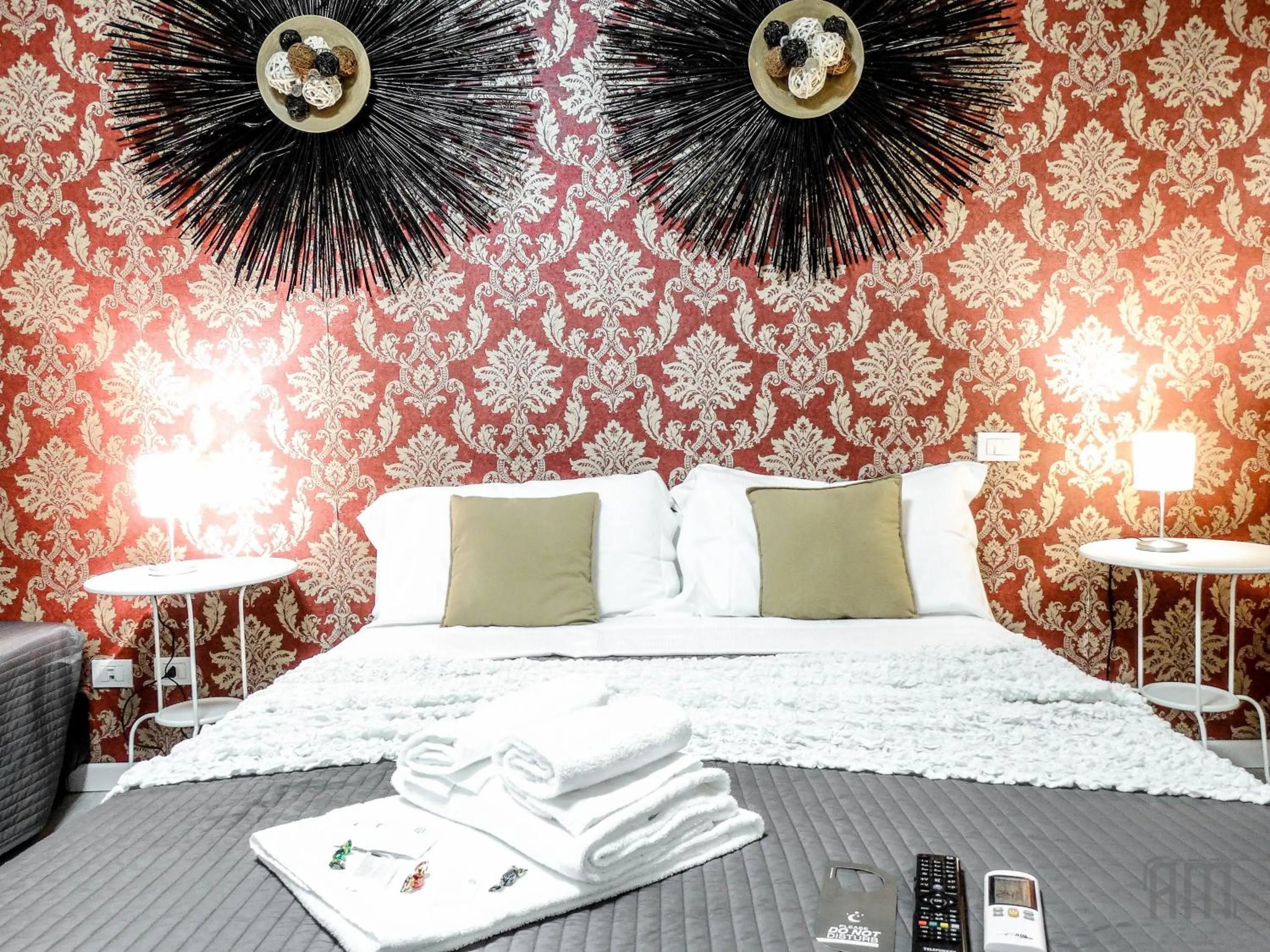 Photo of the whole room, Bed in Magic Door Rome