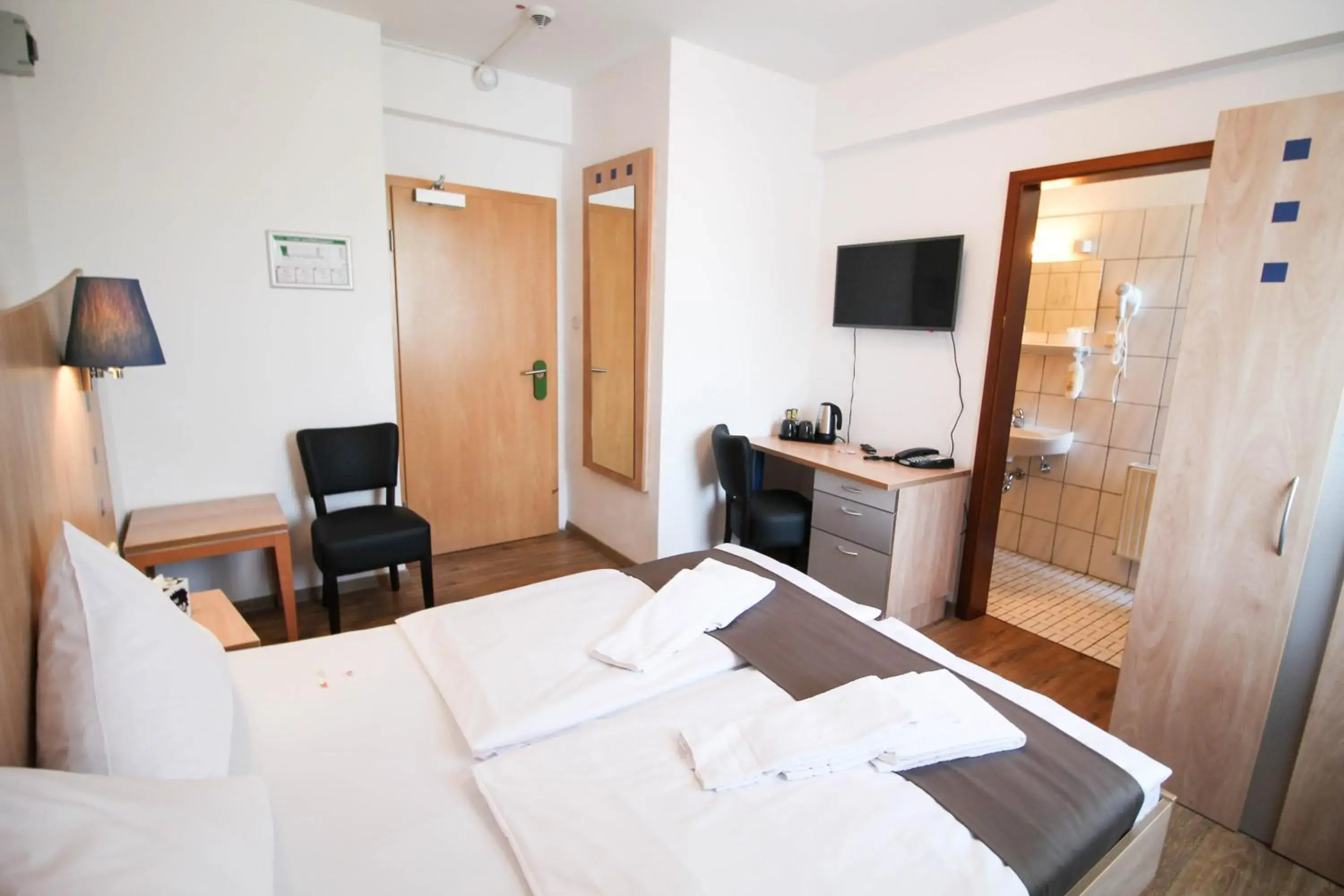 Double Room in Center Hotel Essen Double Room in Center Hotel Essen