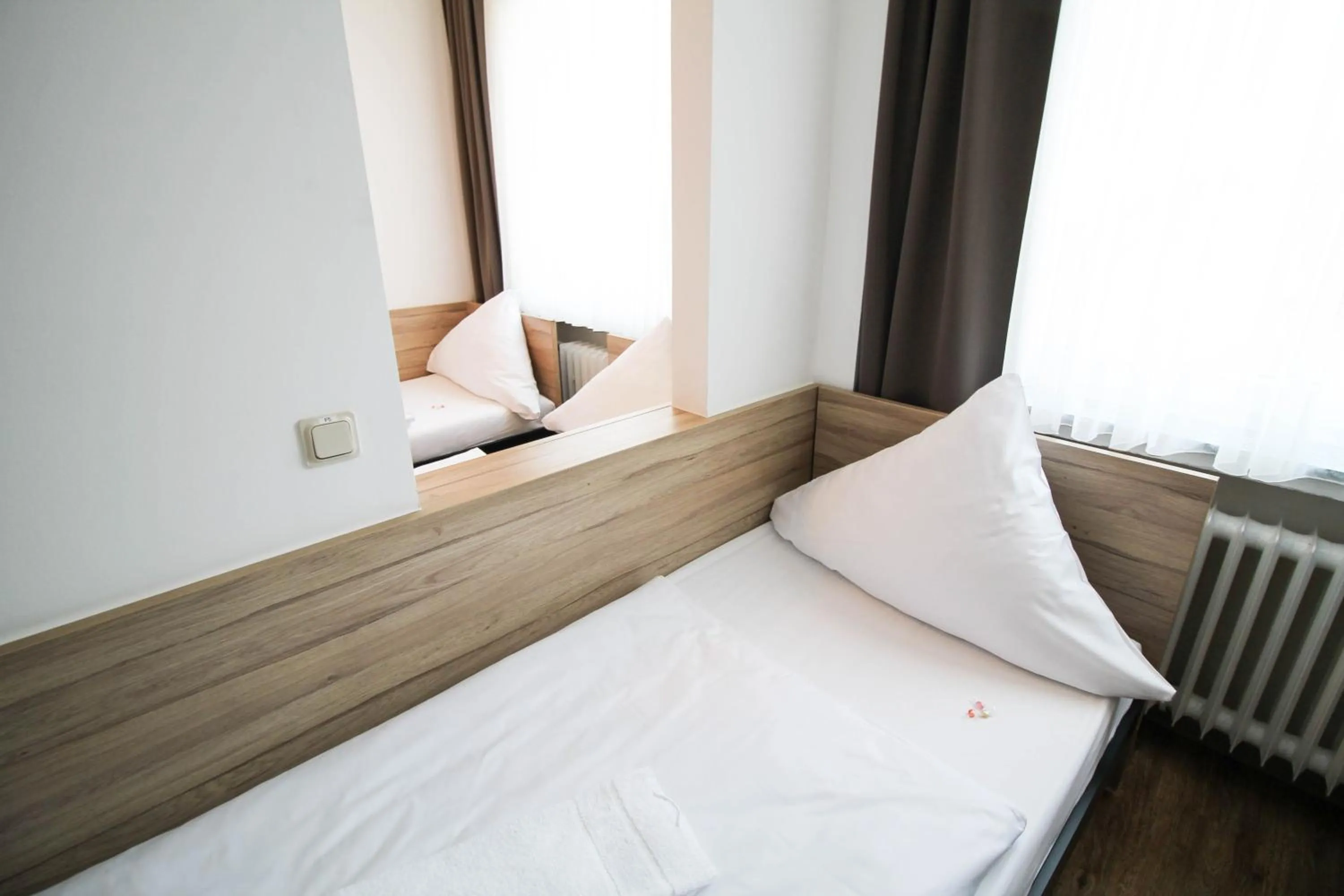 Photo of the whole room, Bed in Center Hotel Essen