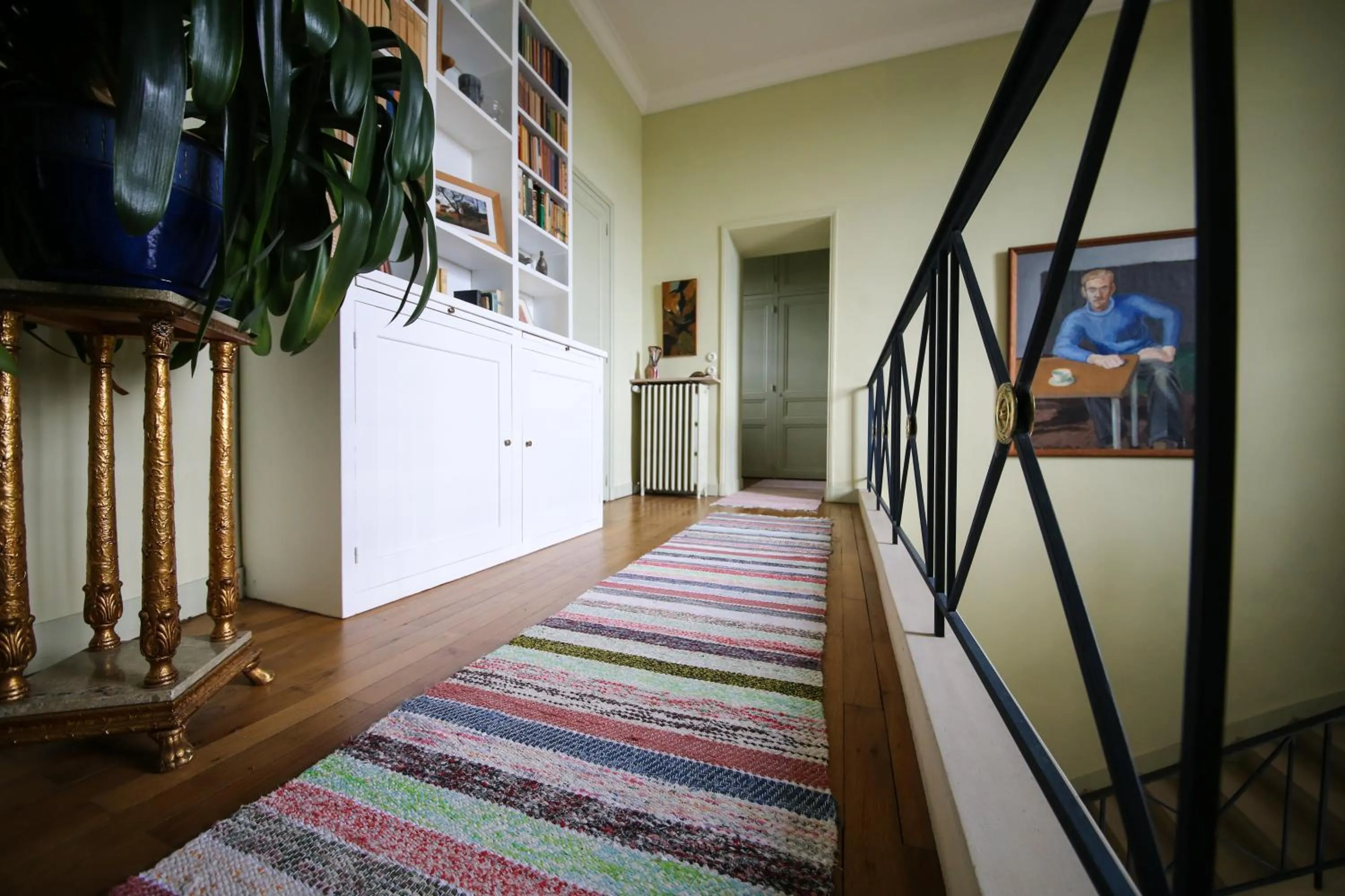 Property building, Bed in Château Haute Roche