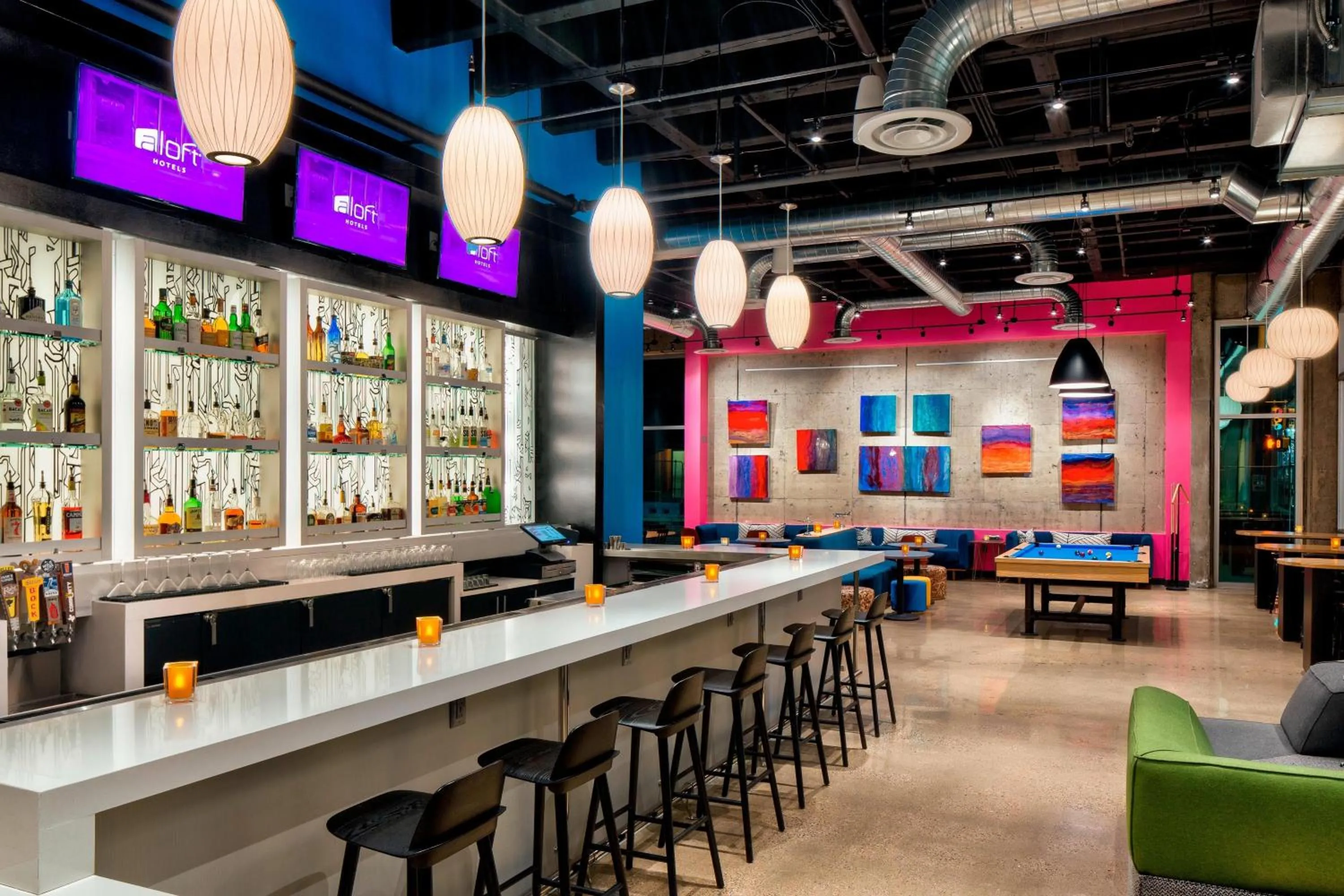 Lounge or bar in Aloft Fort Worth Downtown