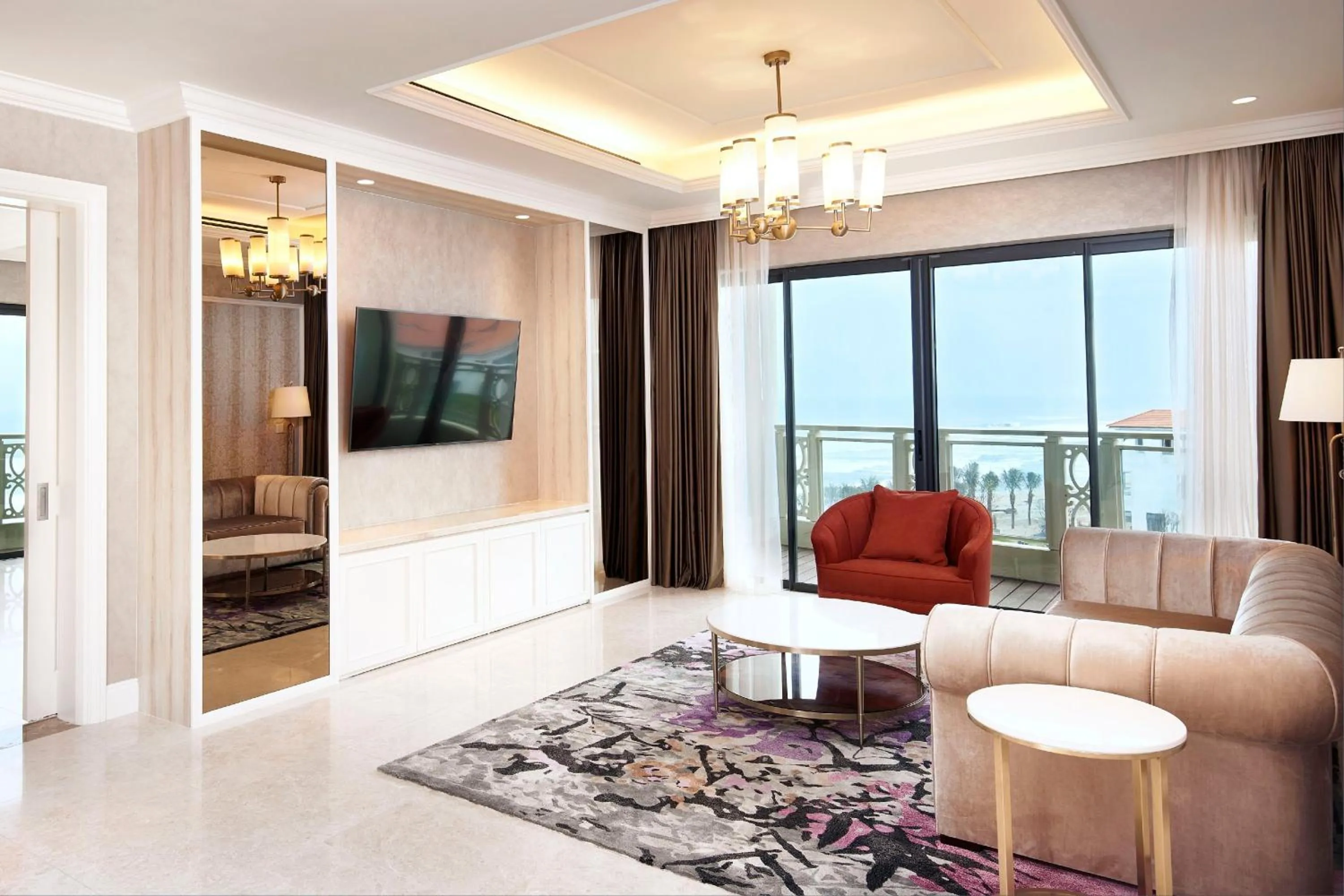 Living room in Sheraton Grand Danang Beach Resort & Spa