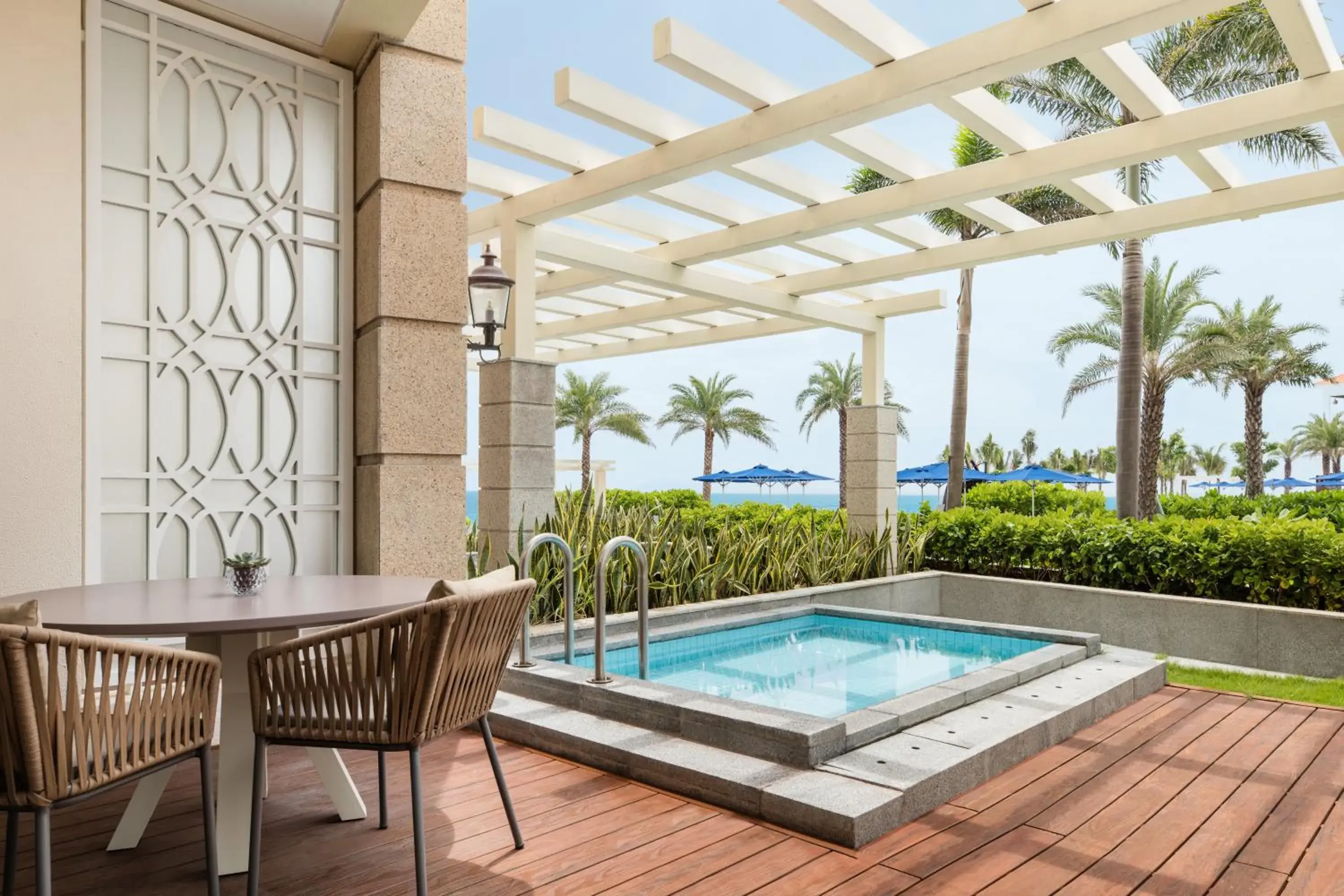 Deluxe Plunge Pool, Guest room, 1 King, Pool view in Sheraton Grand Danang Beach Resort & Spa Deluxe Plunge Pool, Guest room, 1 King, Pool view in Sheraton Grand Danang Beach Resort & Spa