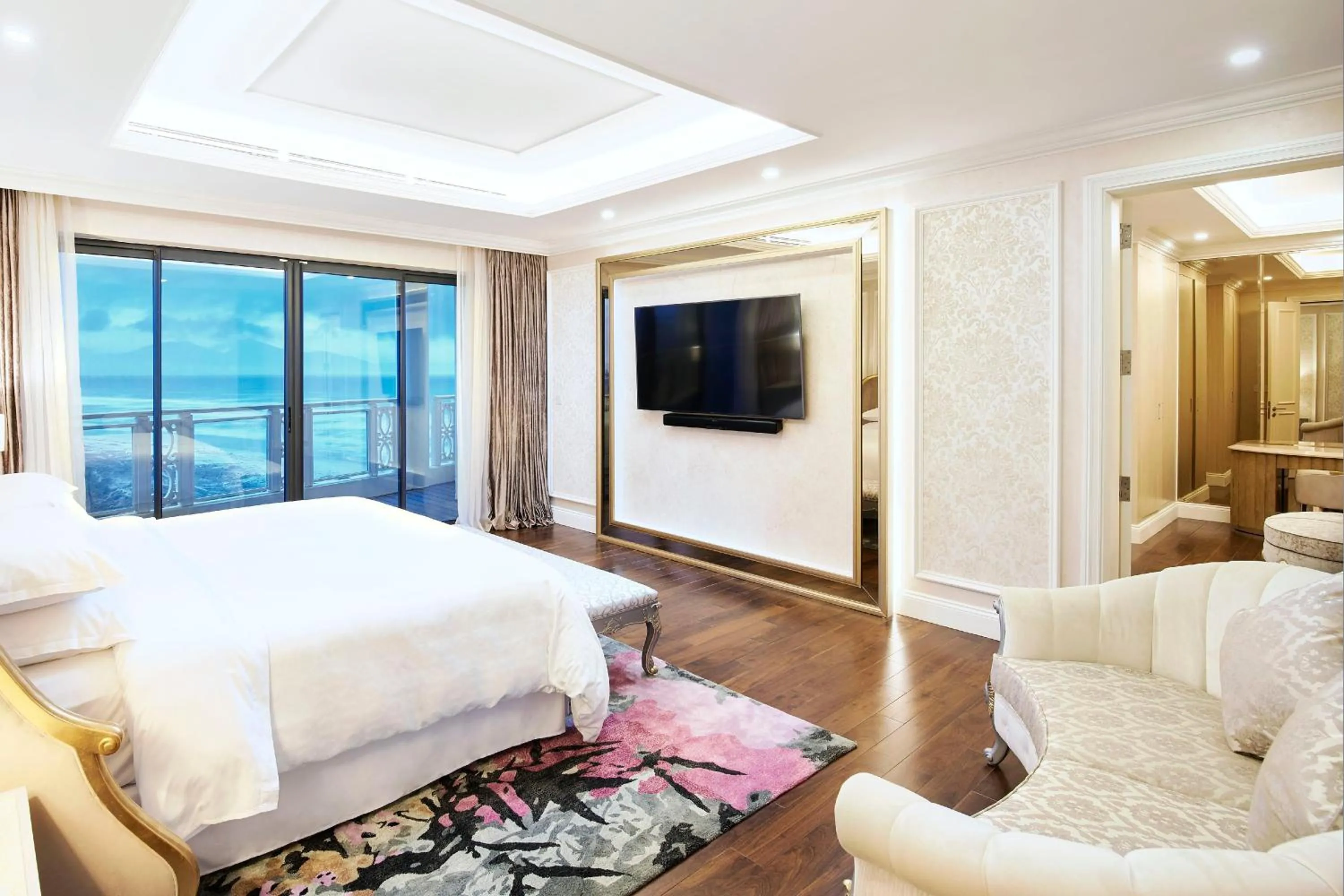 Bedroom, Bed in Sheraton Grand Danang Beach Resort & Spa