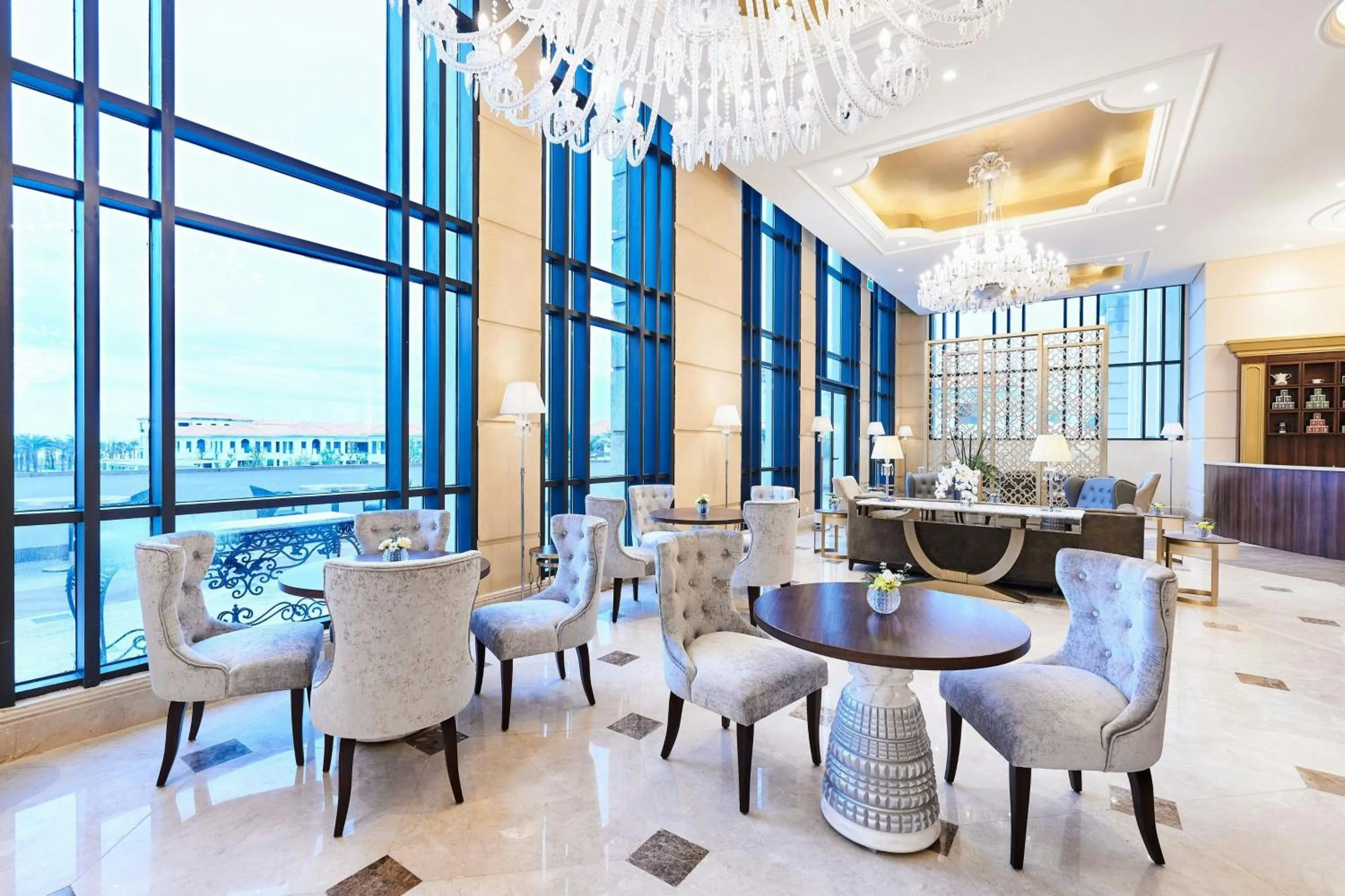 Lounge or bar in Sheraton Grand Danang Beach Resort & Spa