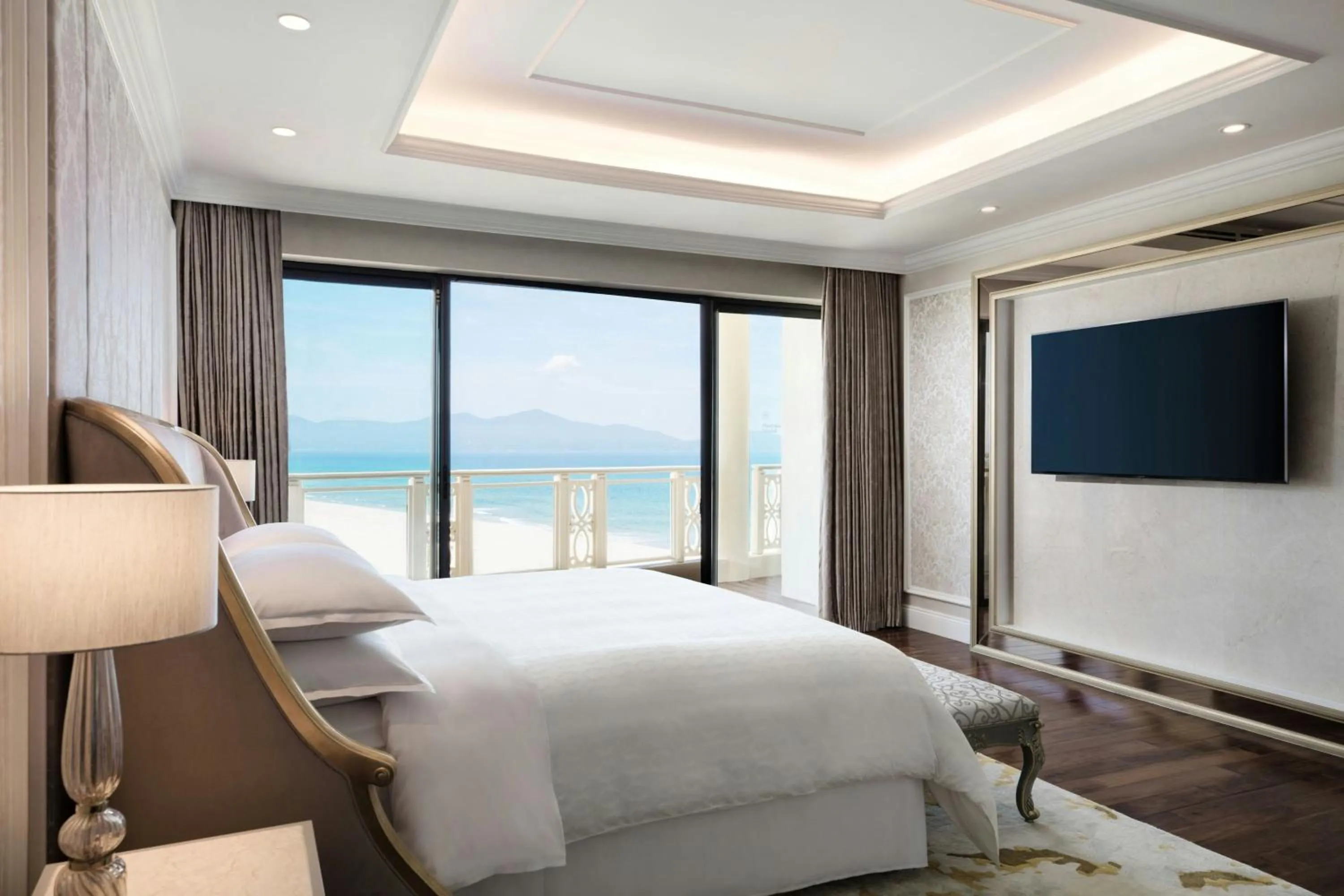 Bedroom, Bed in Sheraton Grand Danang Beach Resort & Spa