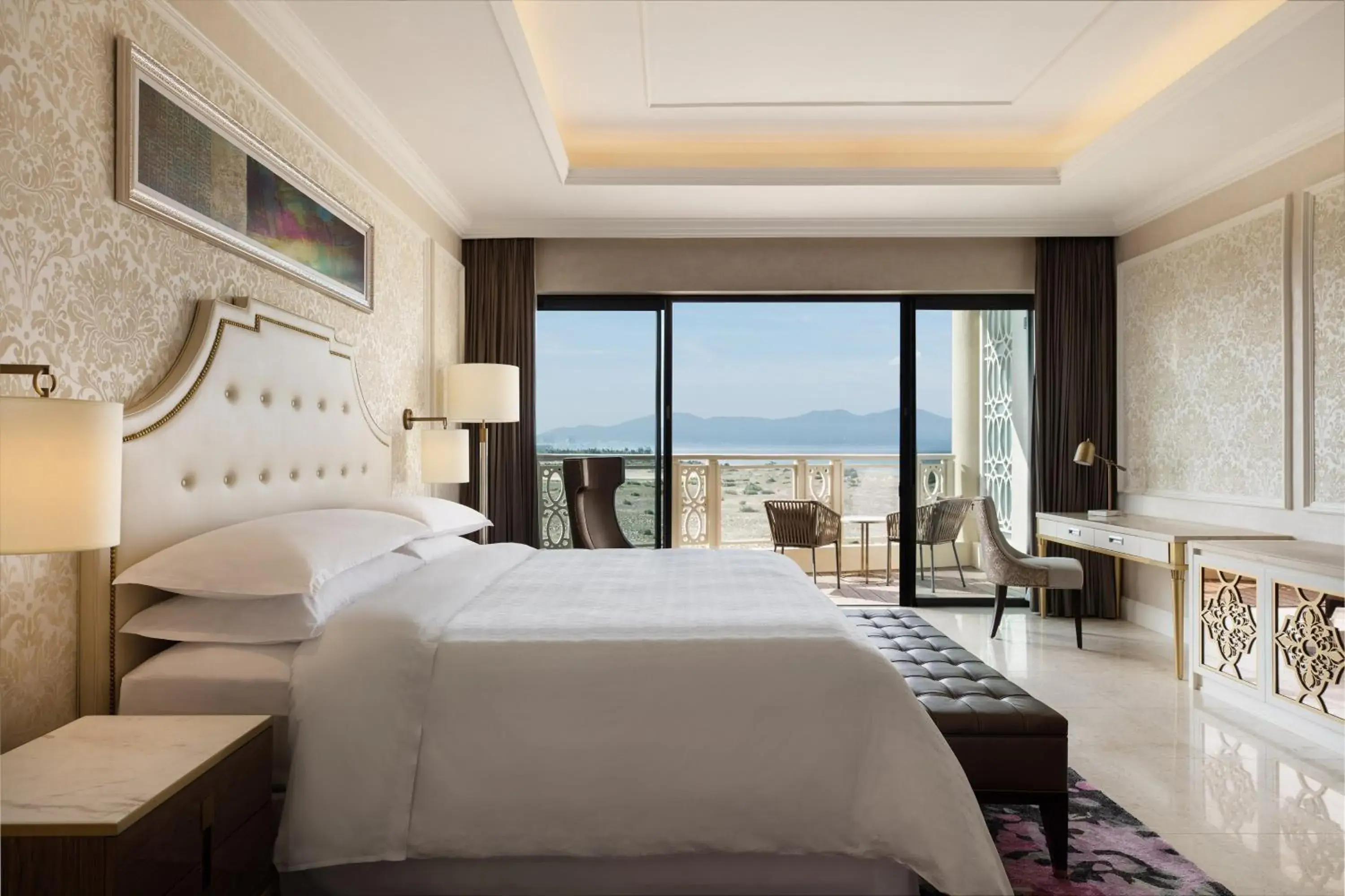 Deluxe, Guest room, 1 King, Bay view in Sheraton Grand Danang Beach Resort & Spa Deluxe, Guest room, 1 King, Bay view in Sheraton Grand Danang Beach Resort & Spa