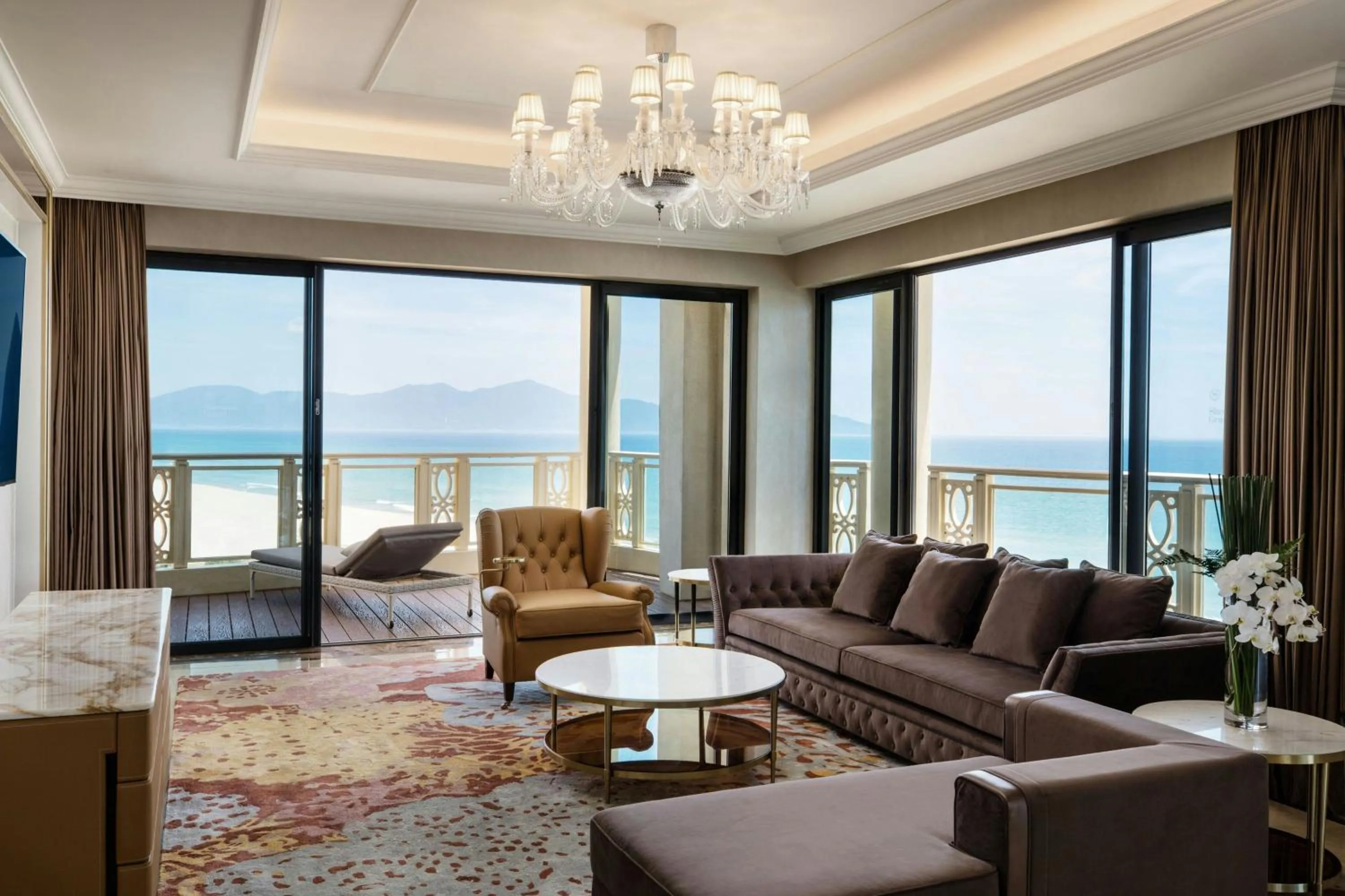 Living room in Sheraton Grand Danang Beach Resort & Spa