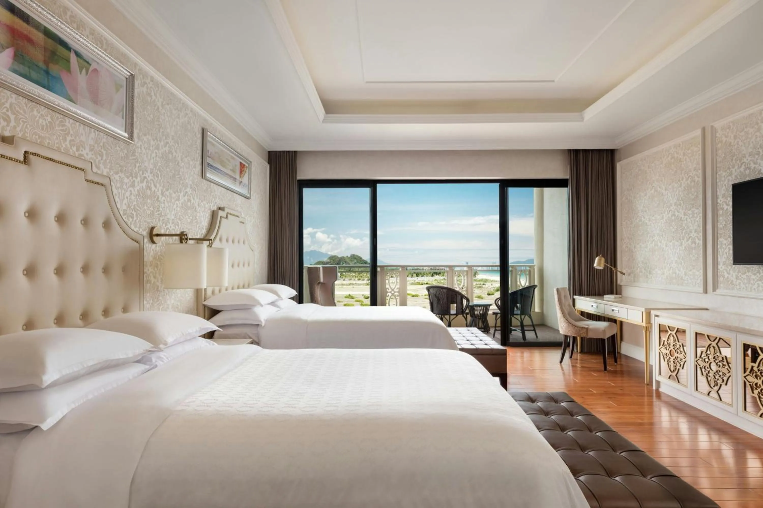 Photo of the whole room, Bed in Sheraton Grand Danang Beach Resort & Spa