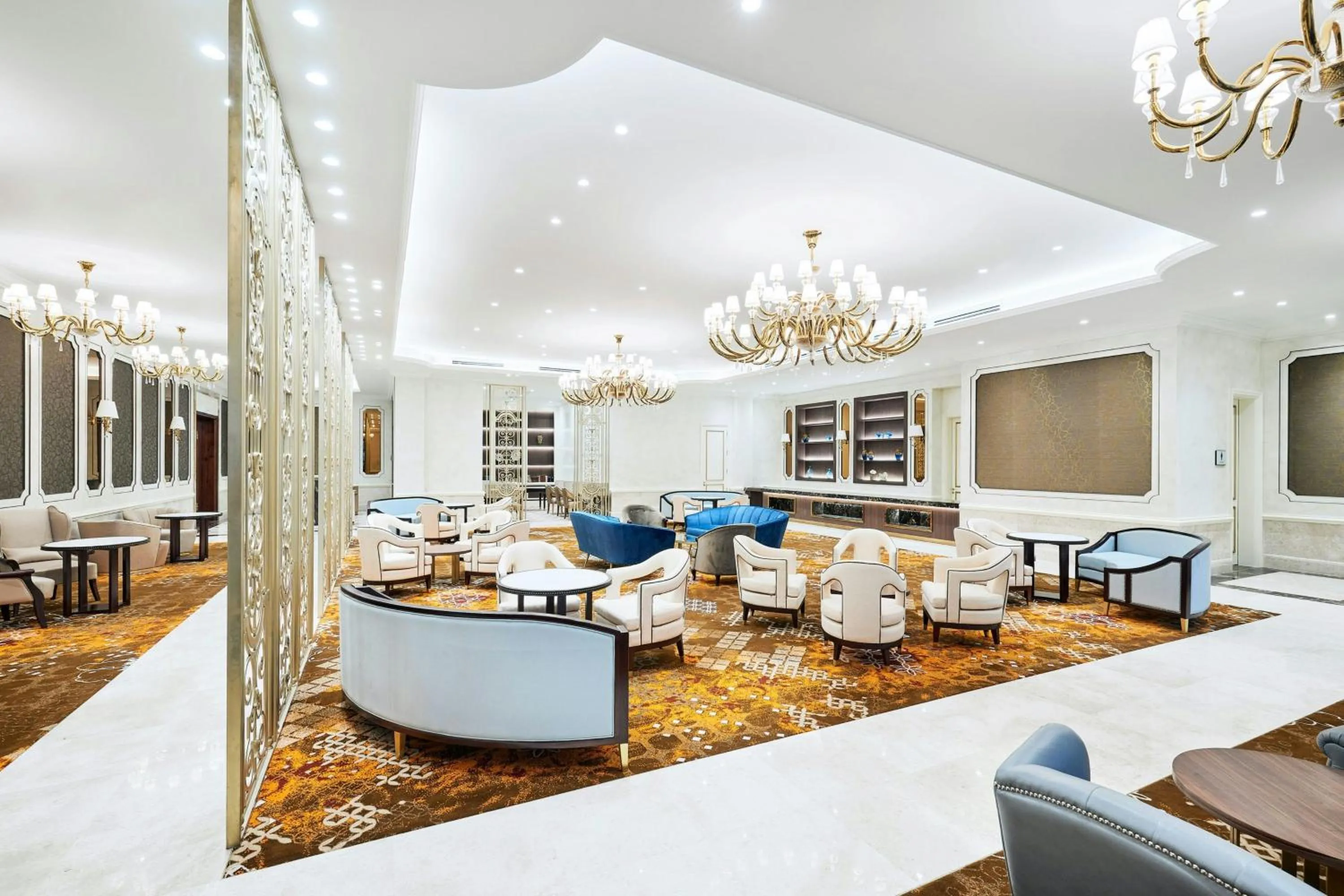 Lounge or bar in Sheraton Grand Danang Beach Resort & Spa