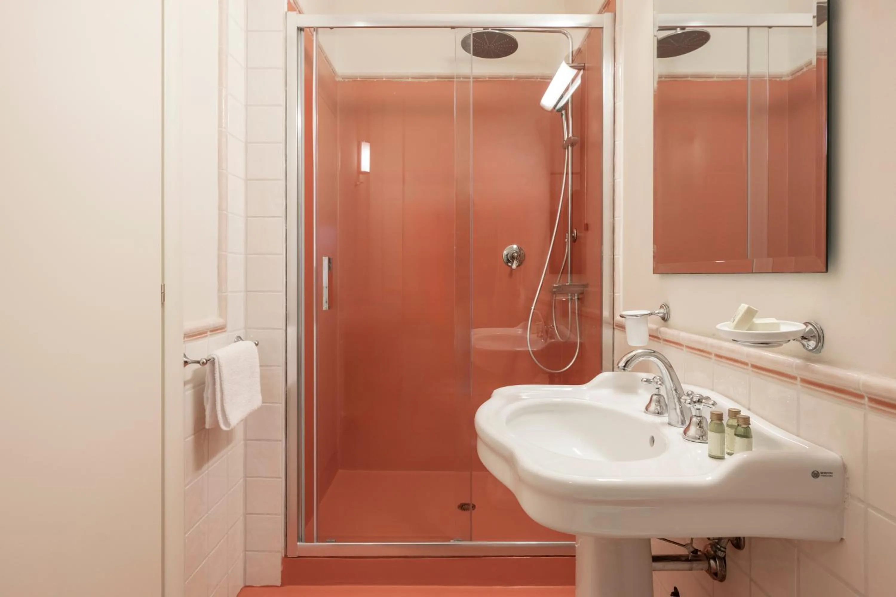 Shower in Relais Parco Dei Cavalieri Assisi