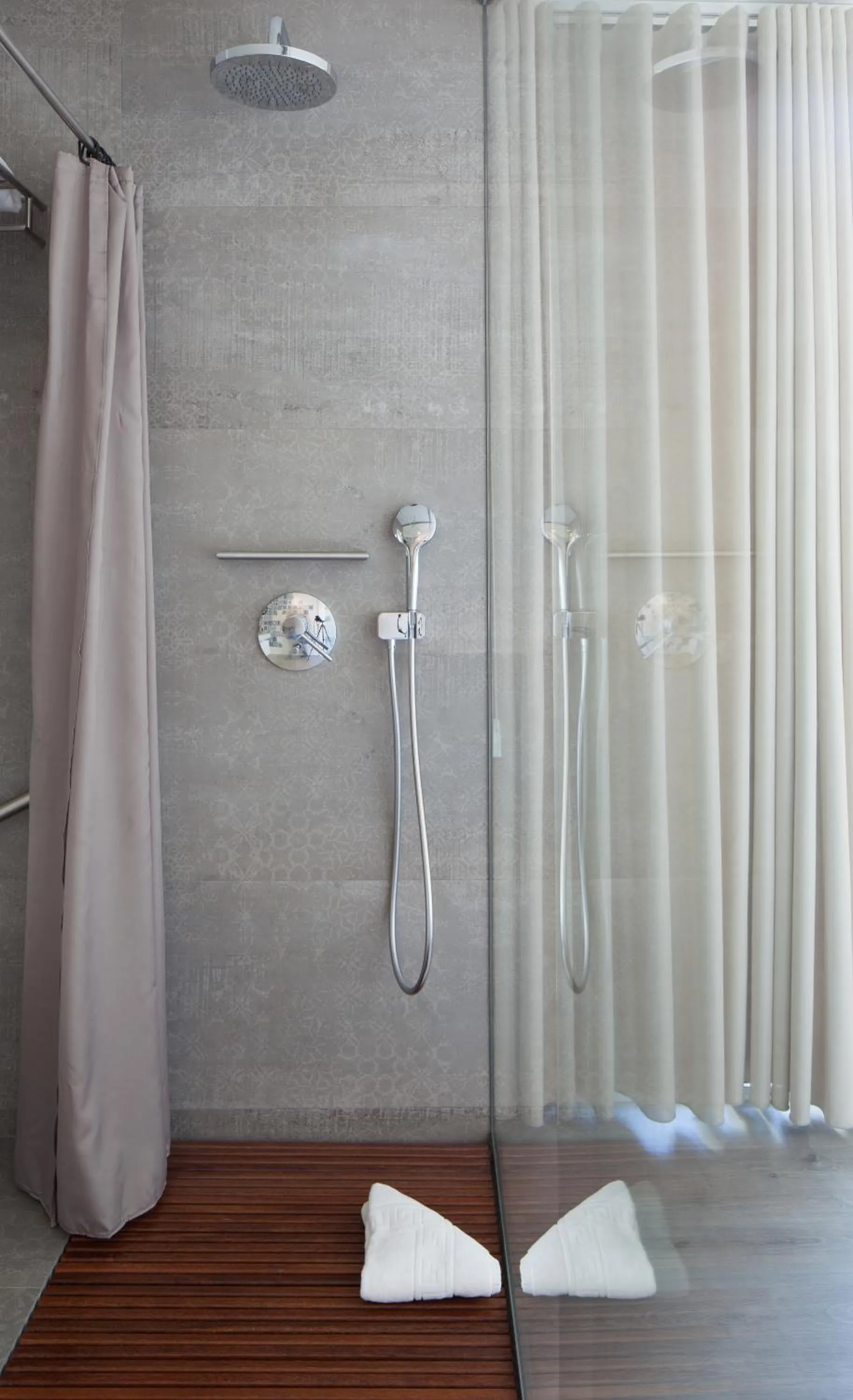 Bathroom in 7 Gaia Roaster Apartments