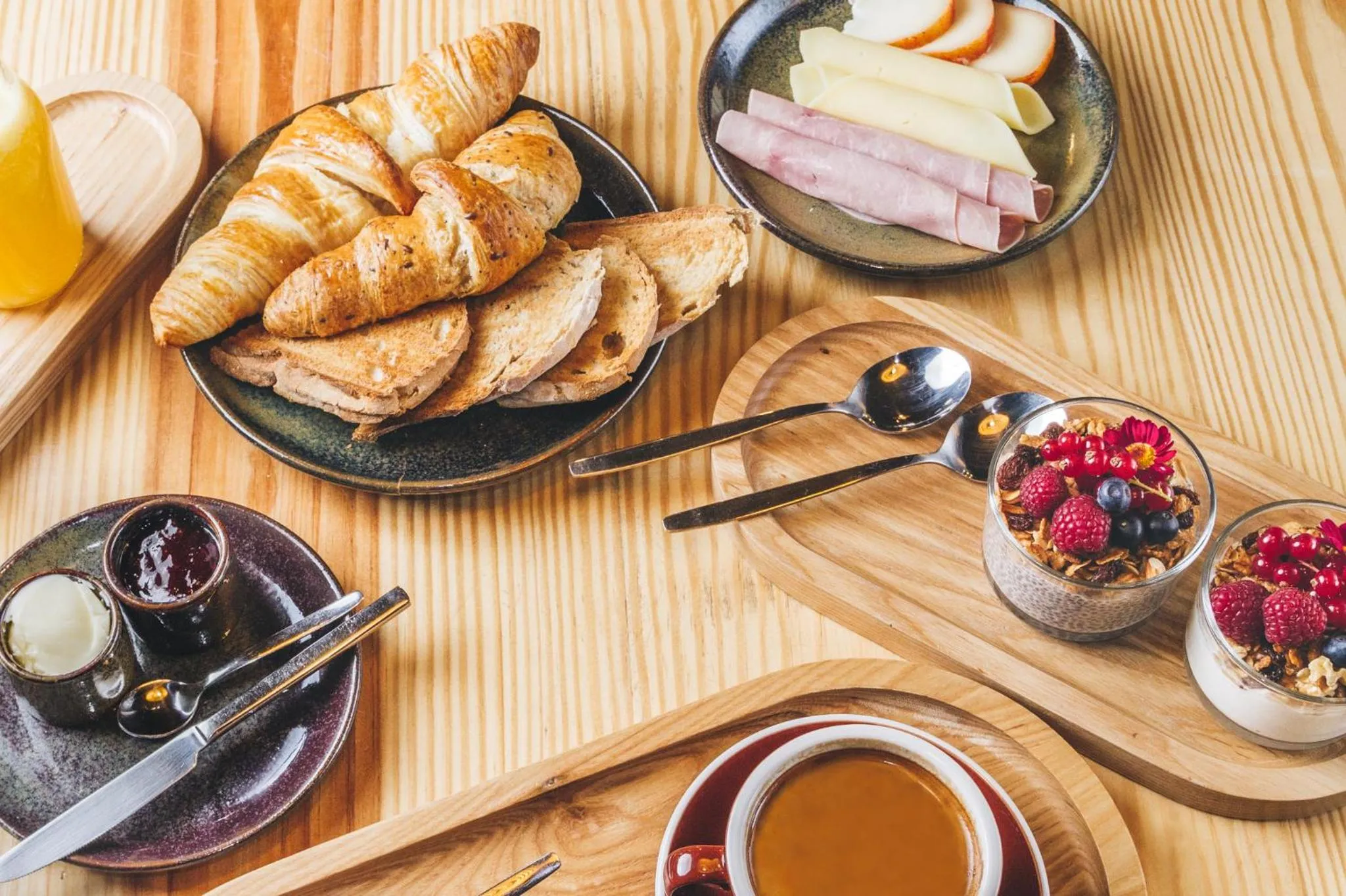 Breakfast in 7 Gaia Roaster Apartments