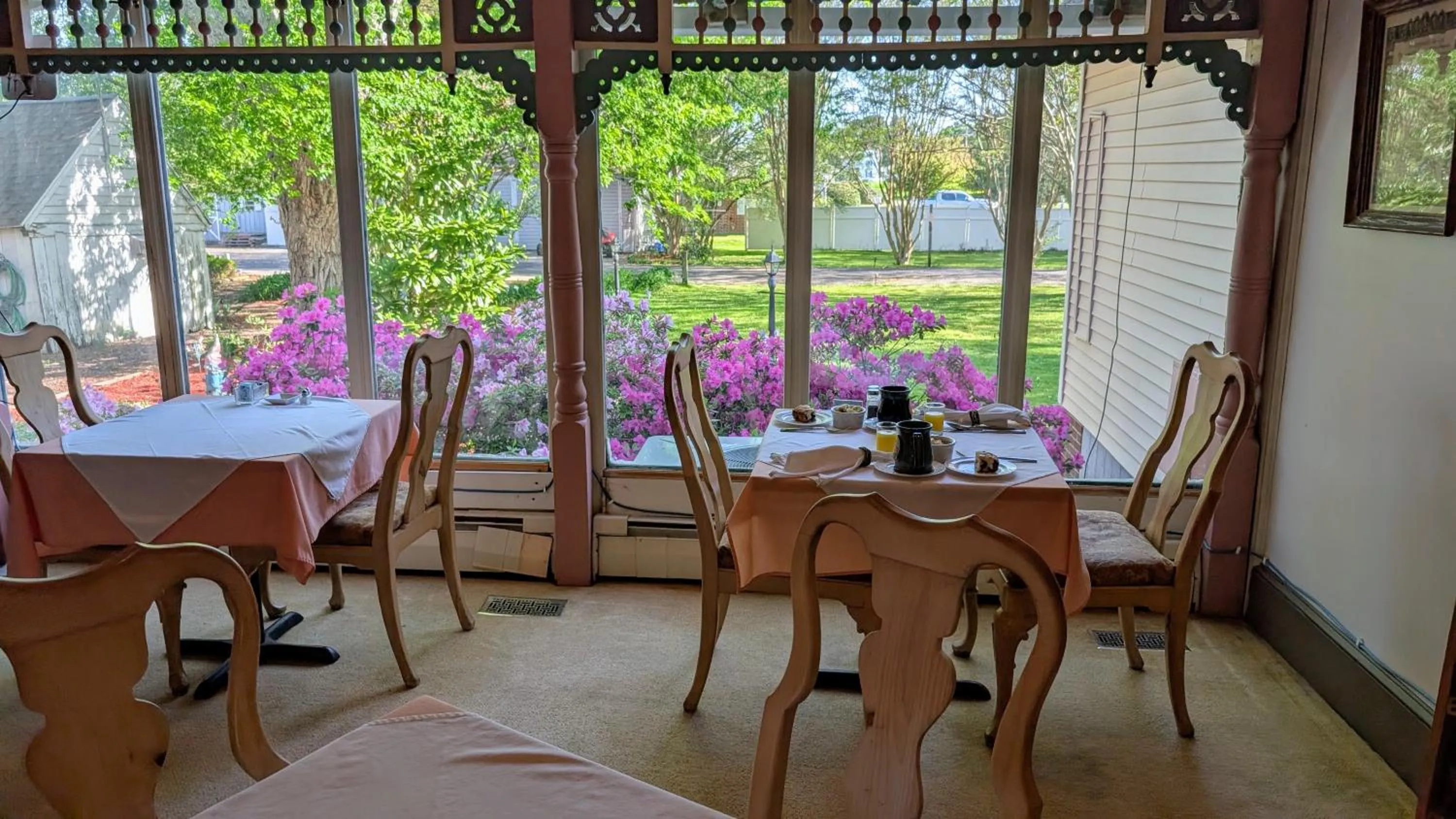 Dining area in Garden and Sea Inn