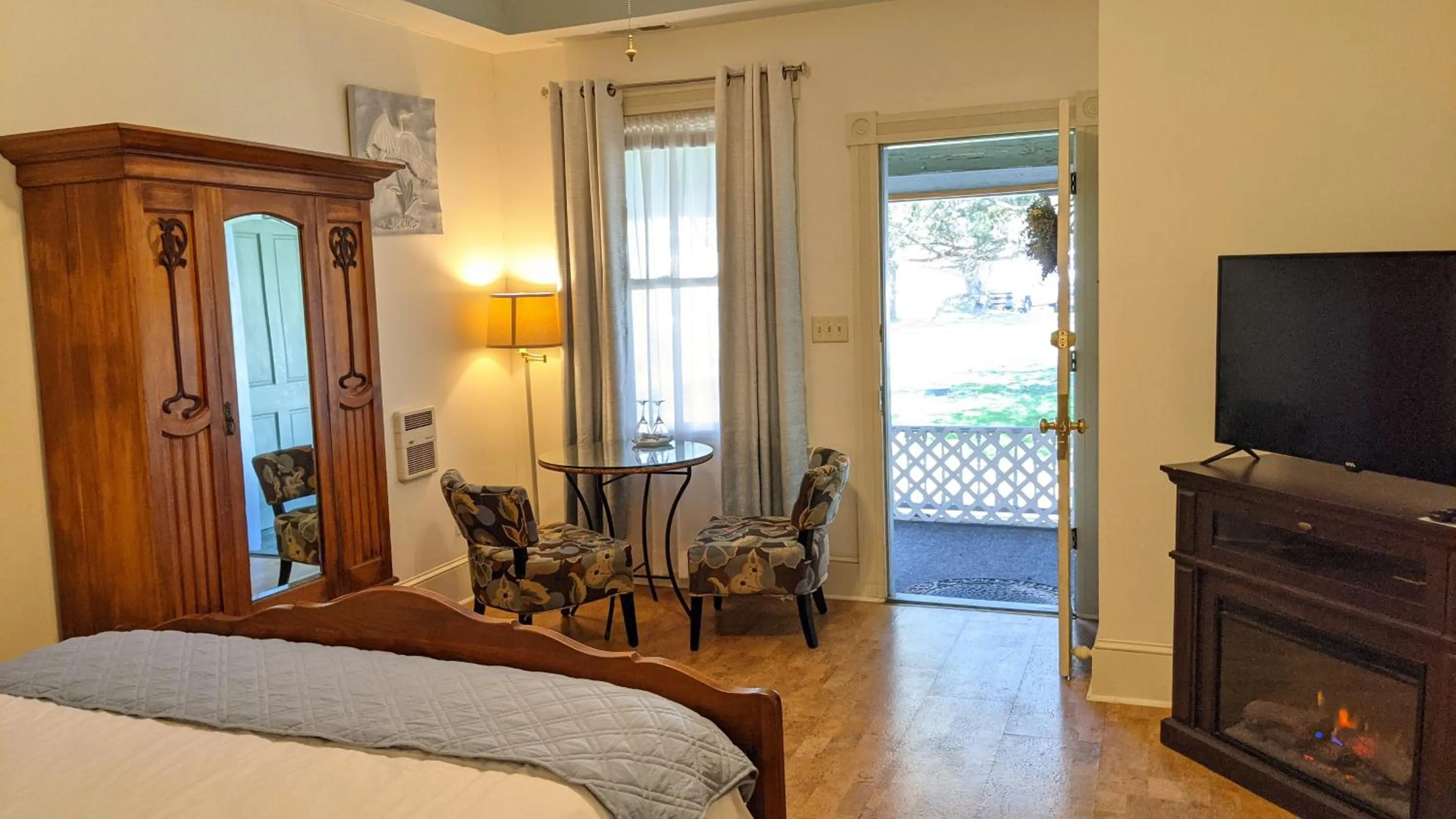 TV and multimedia, Bed in Garden and Sea Inn