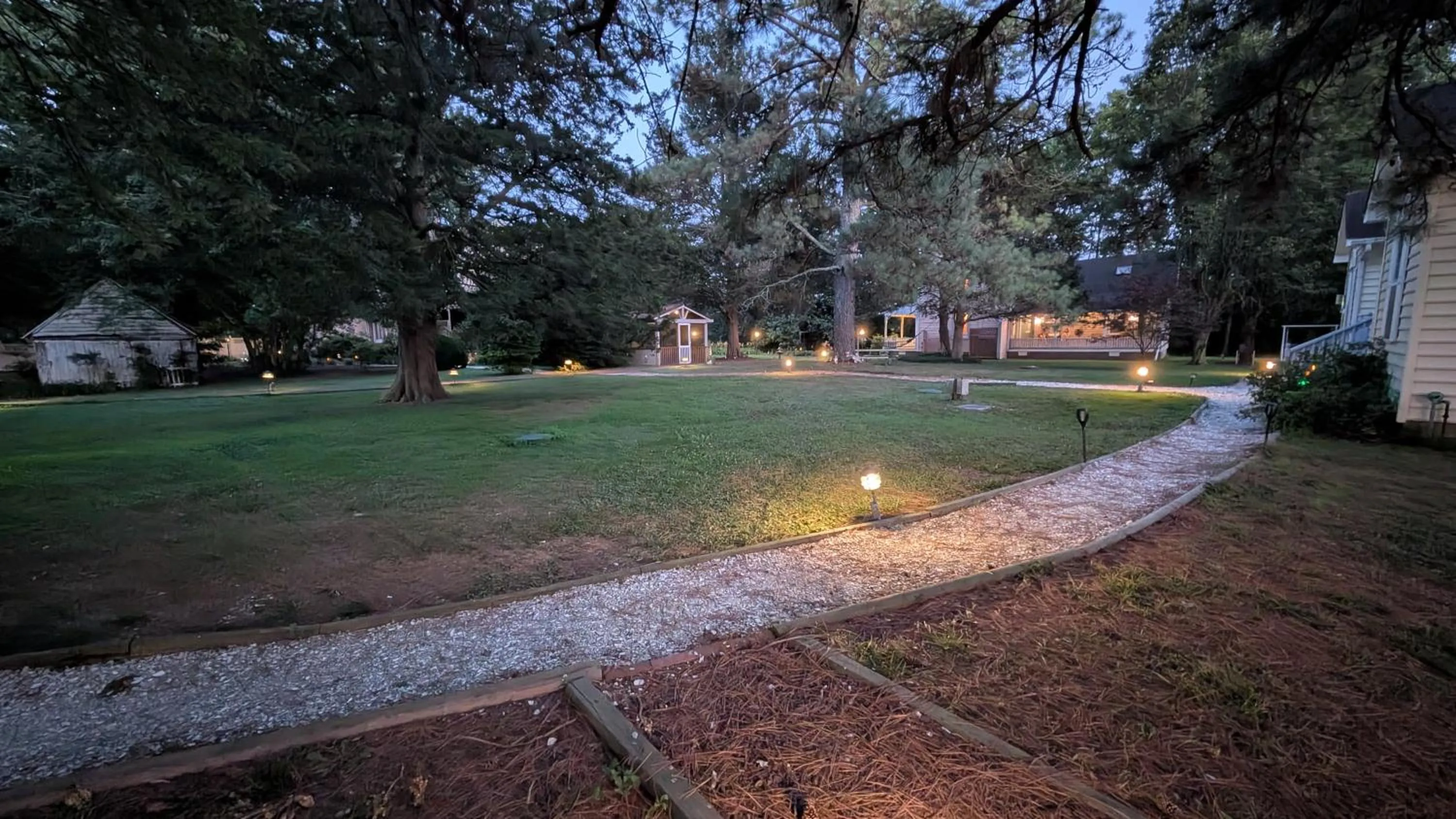 Inner courtyard view in Garden and Sea Inn