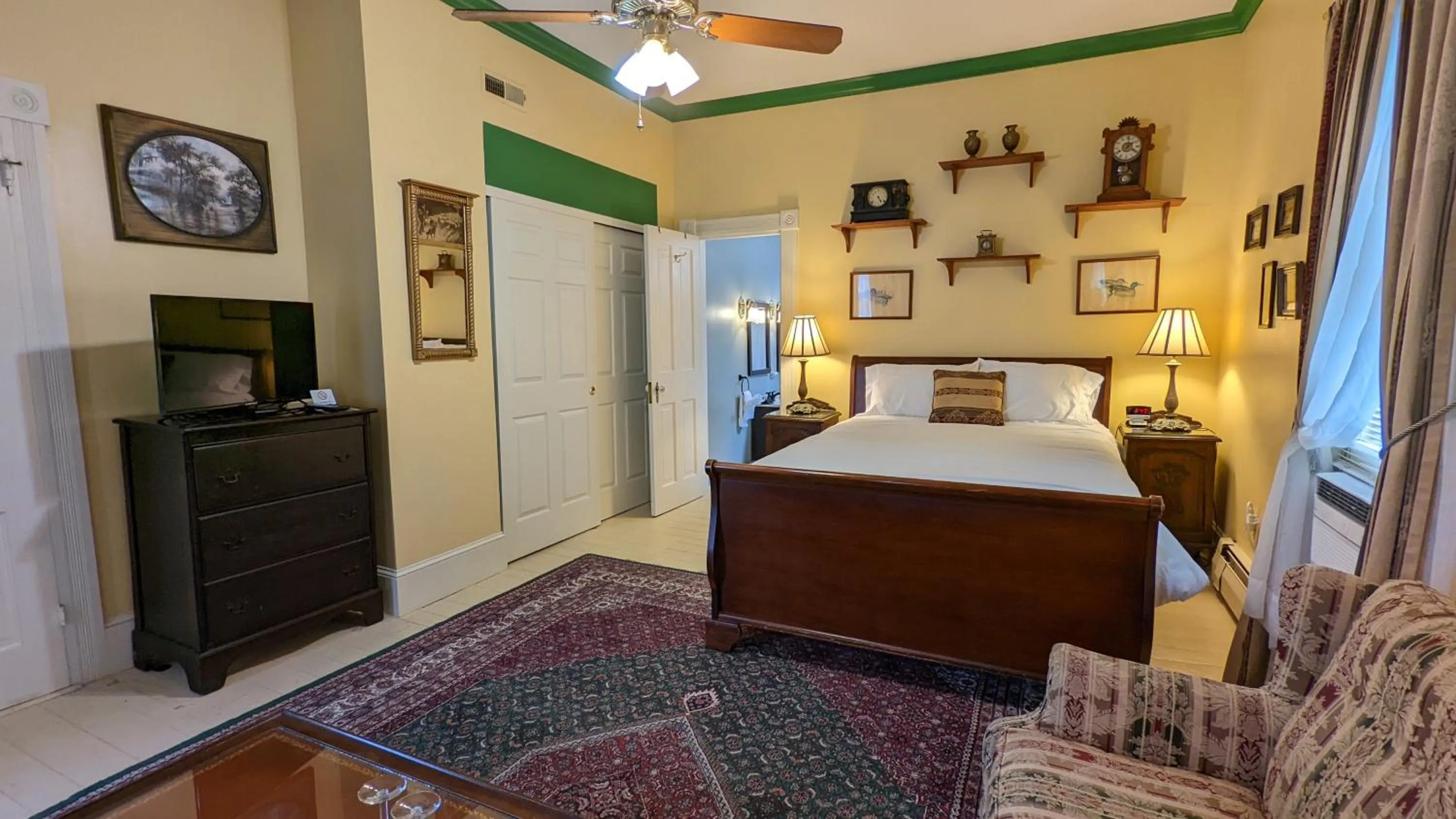 Bed in Garden and Sea Inn