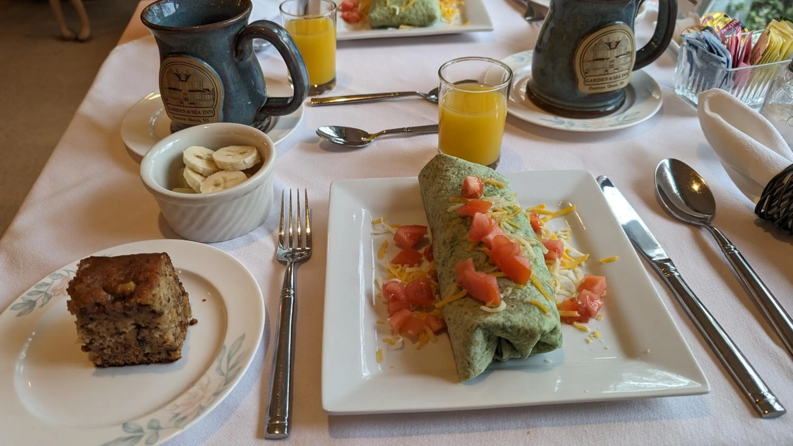 Food and drinks in Garden and Sea Inn