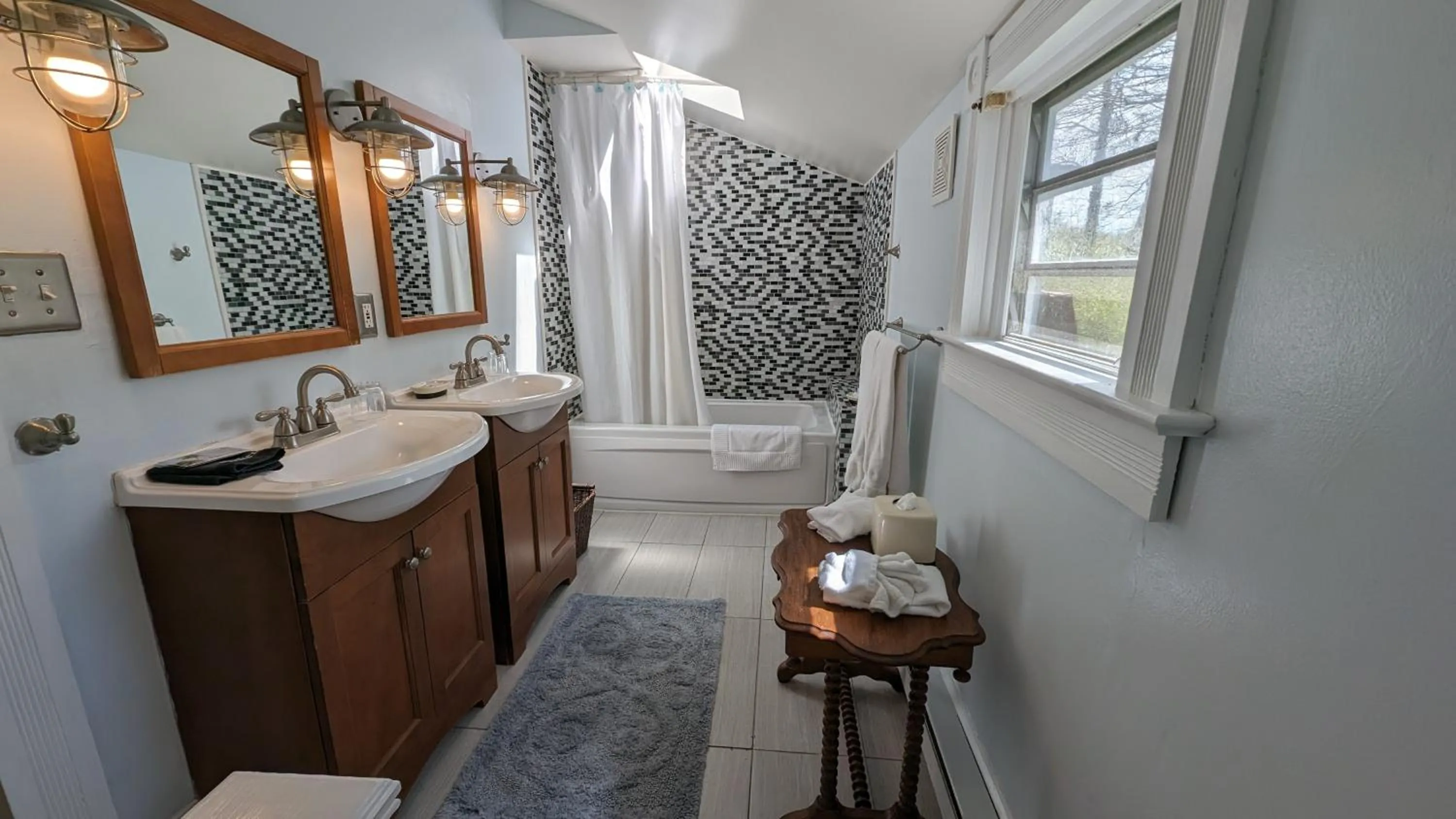 Shower in Garden and Sea Inn