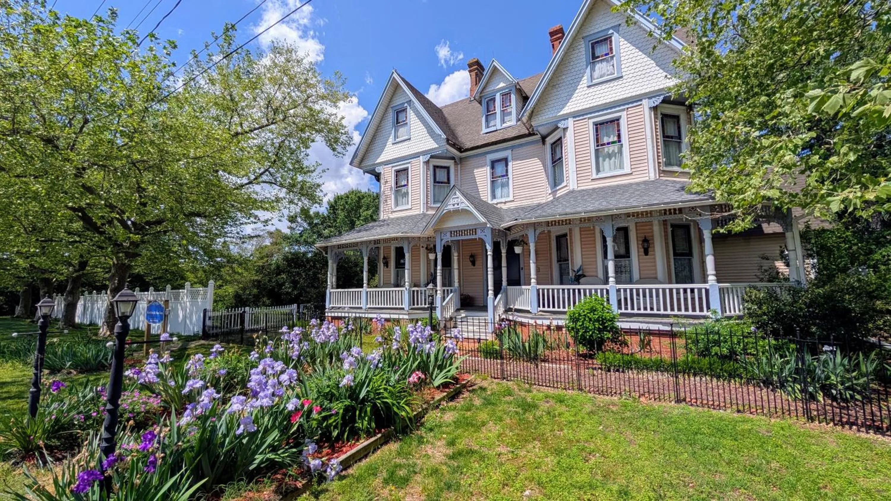 Property building in Garden and Sea Inn