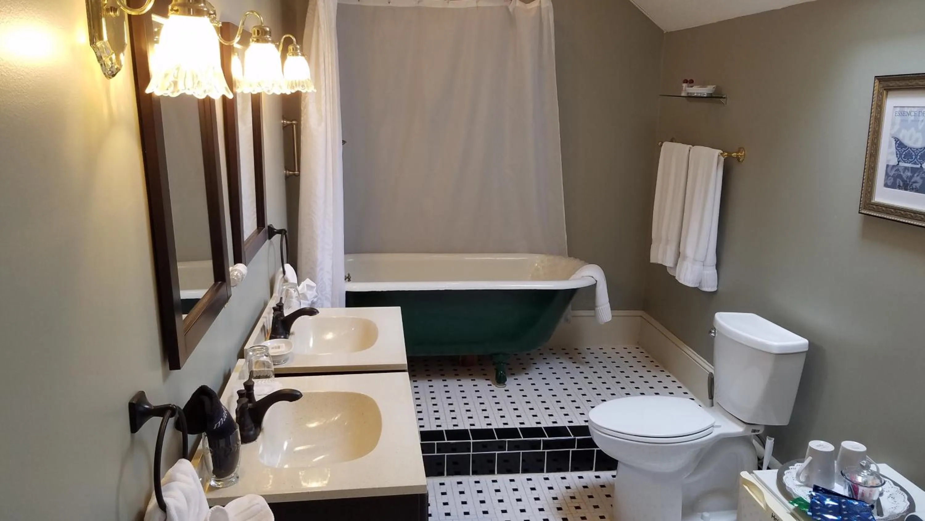 Shower in Garden and Sea Inn