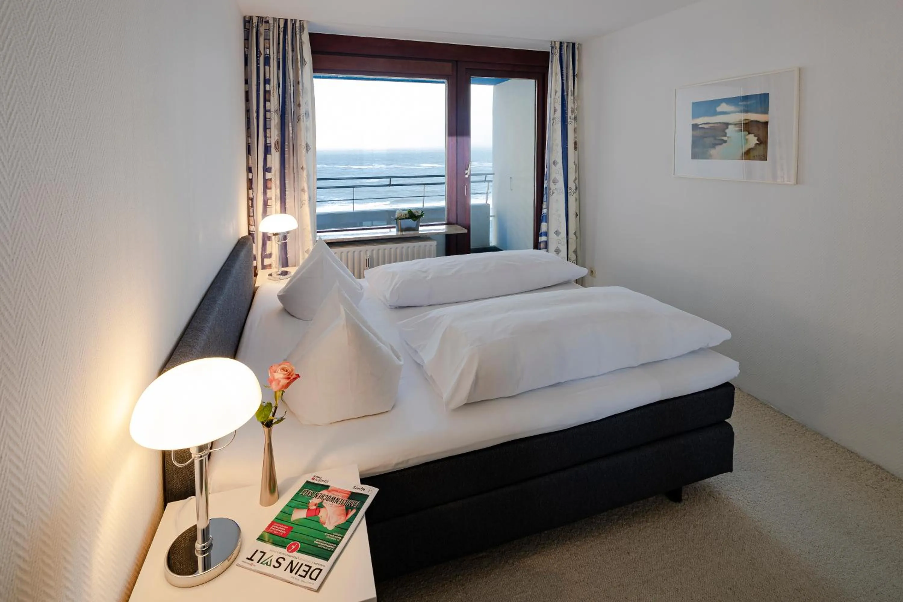 Bed in Top Appartements Roth am Strande