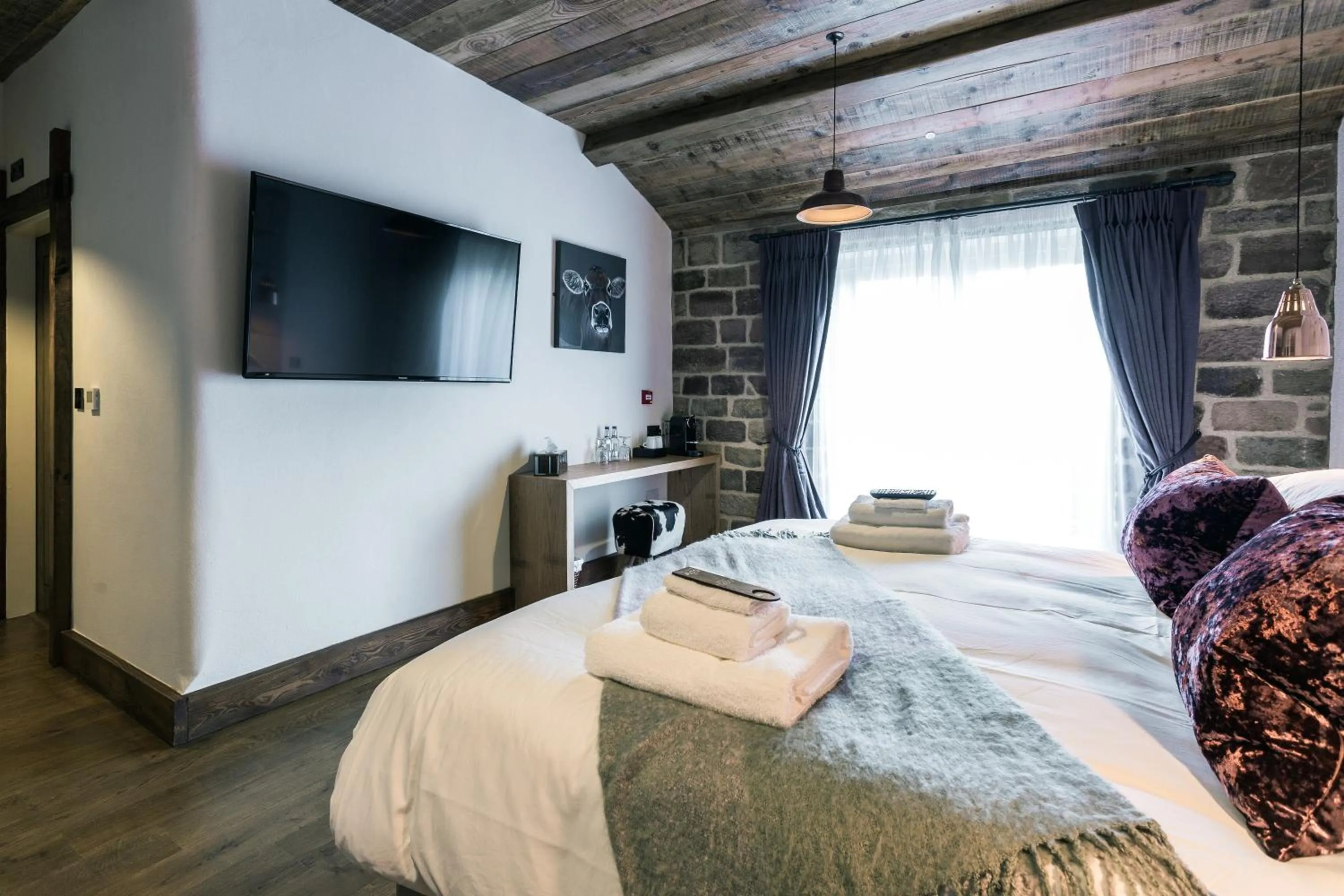 Bed in The Cow Dalbury