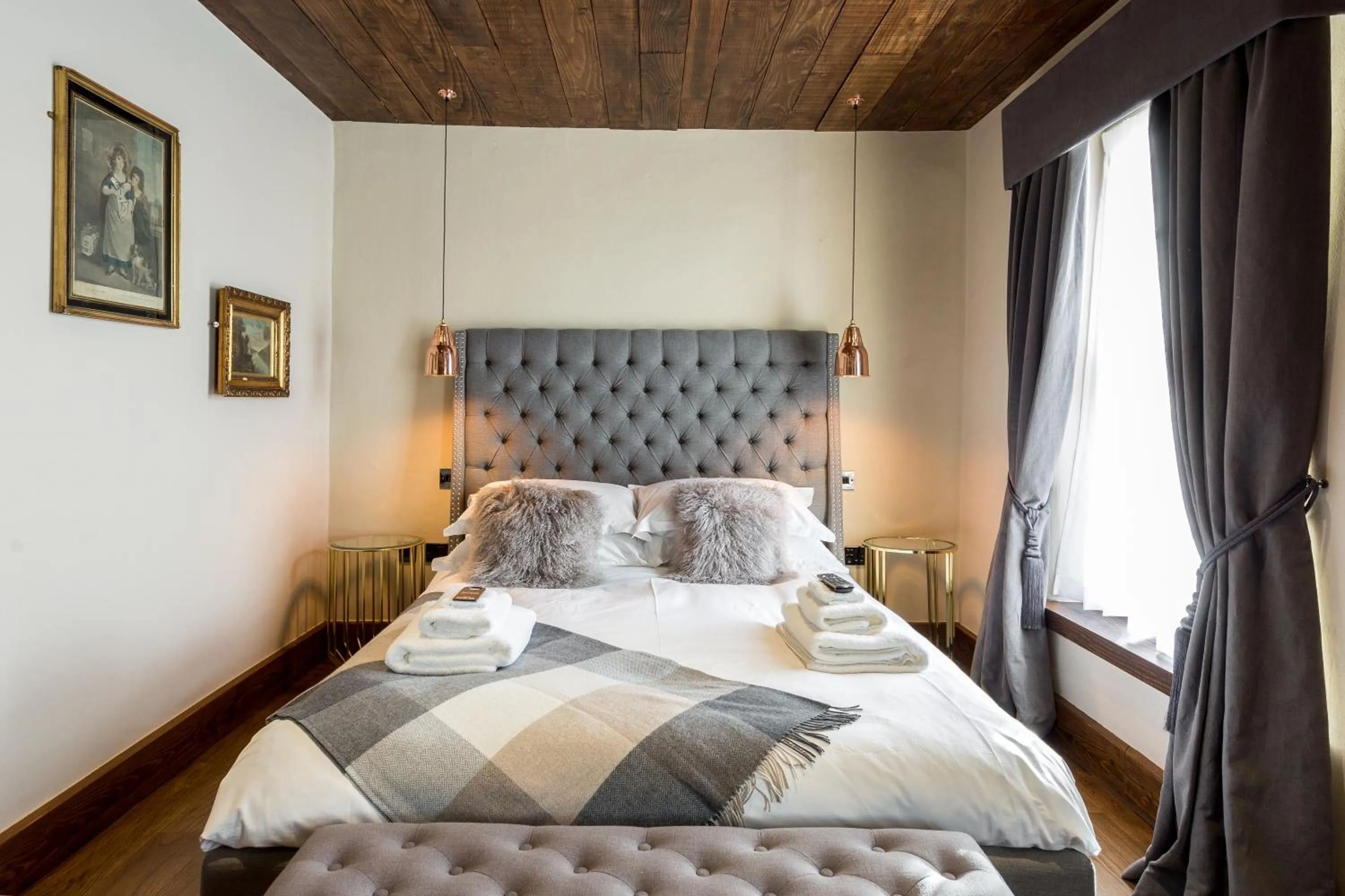 Bed in The Cow Dalbury