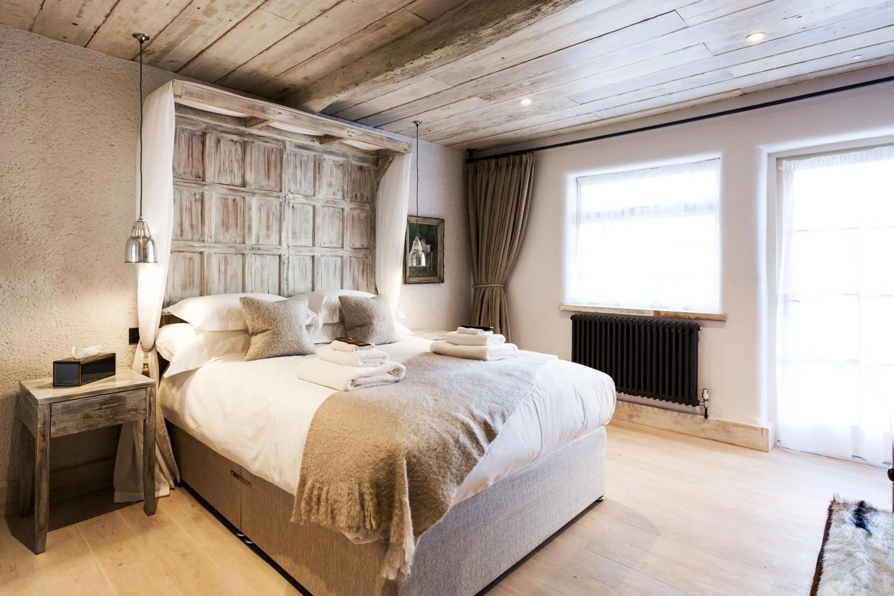 Bed in The Cow Dalbury