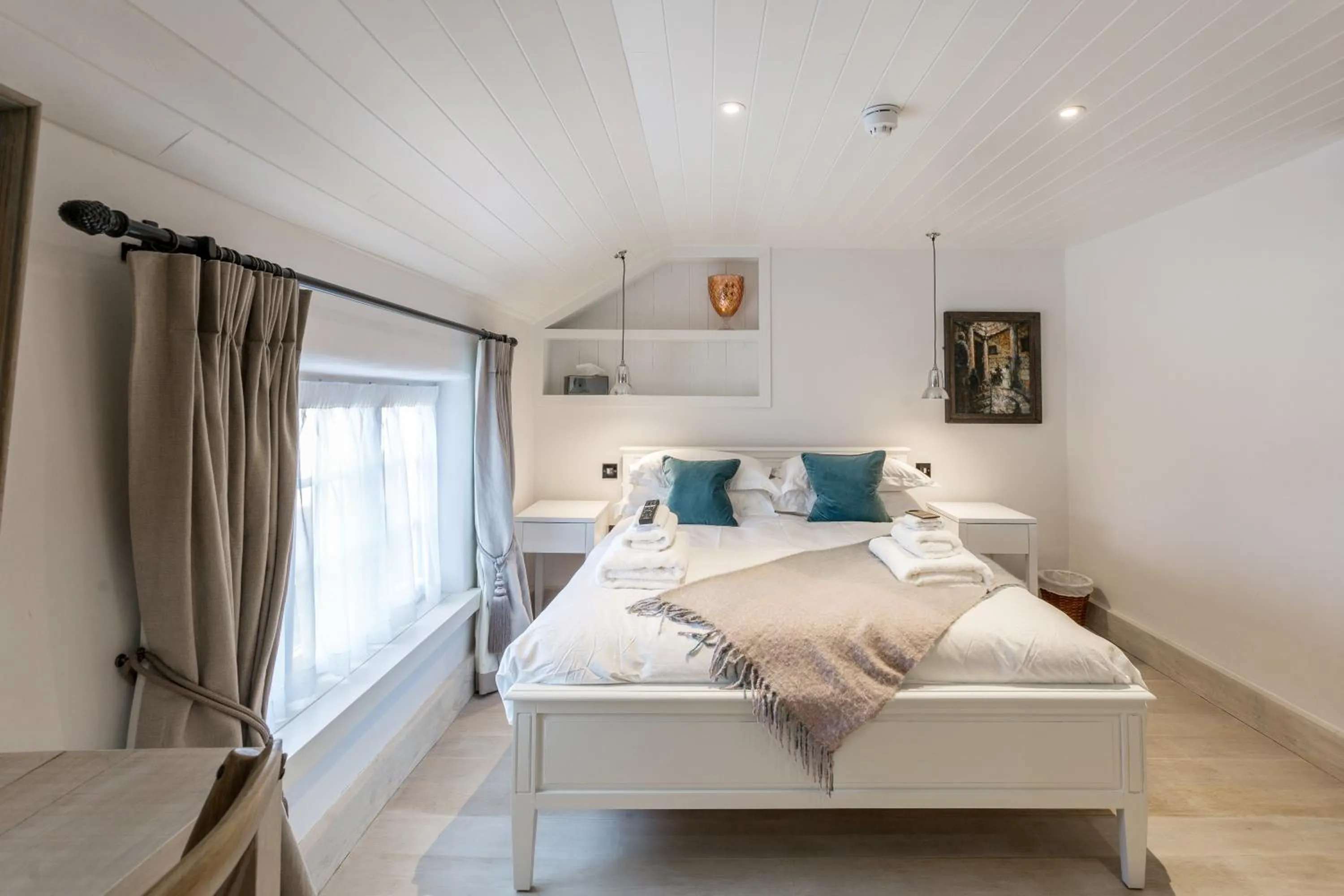 Bed in The Cow Dalbury