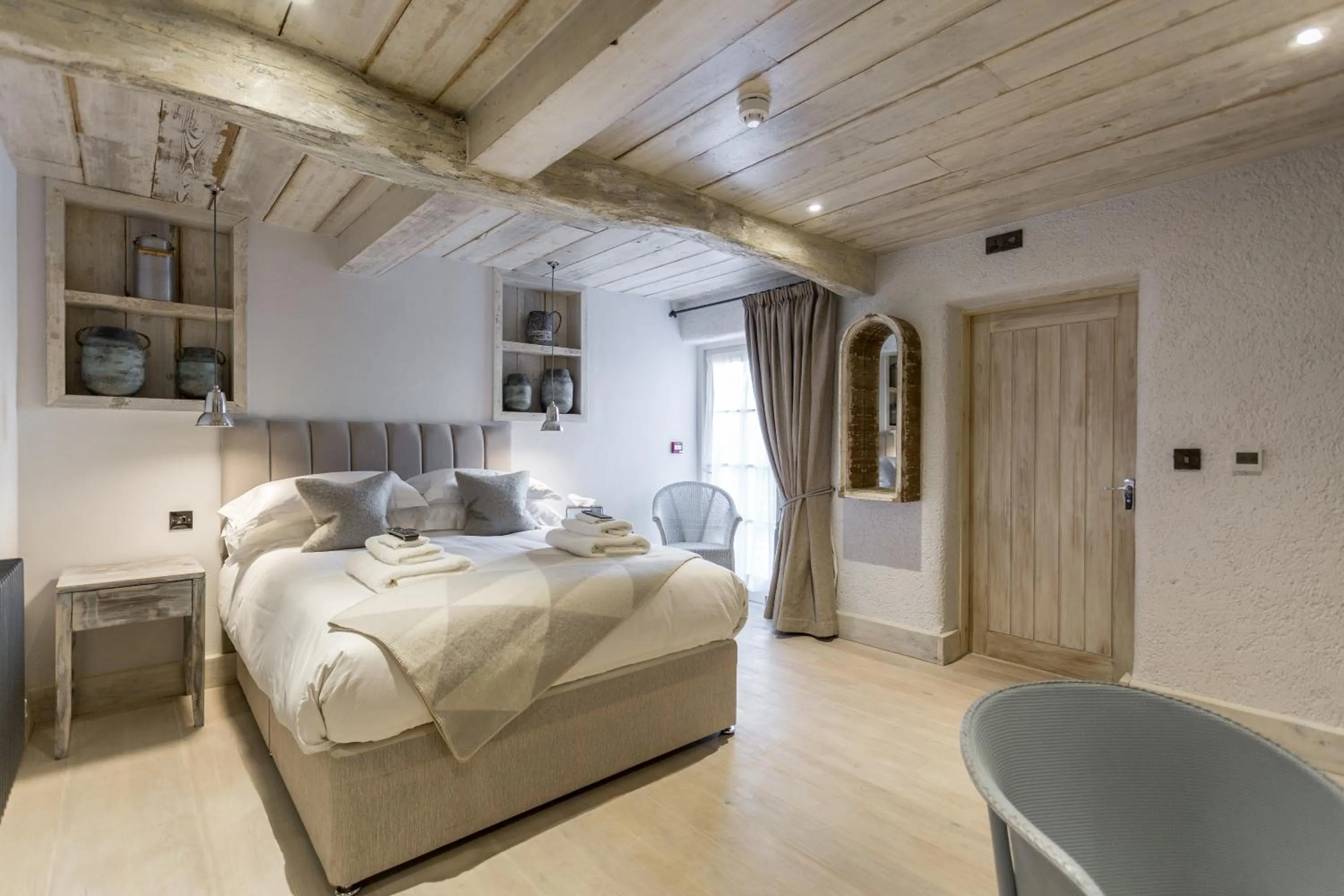 Bed in The Cow Dalbury