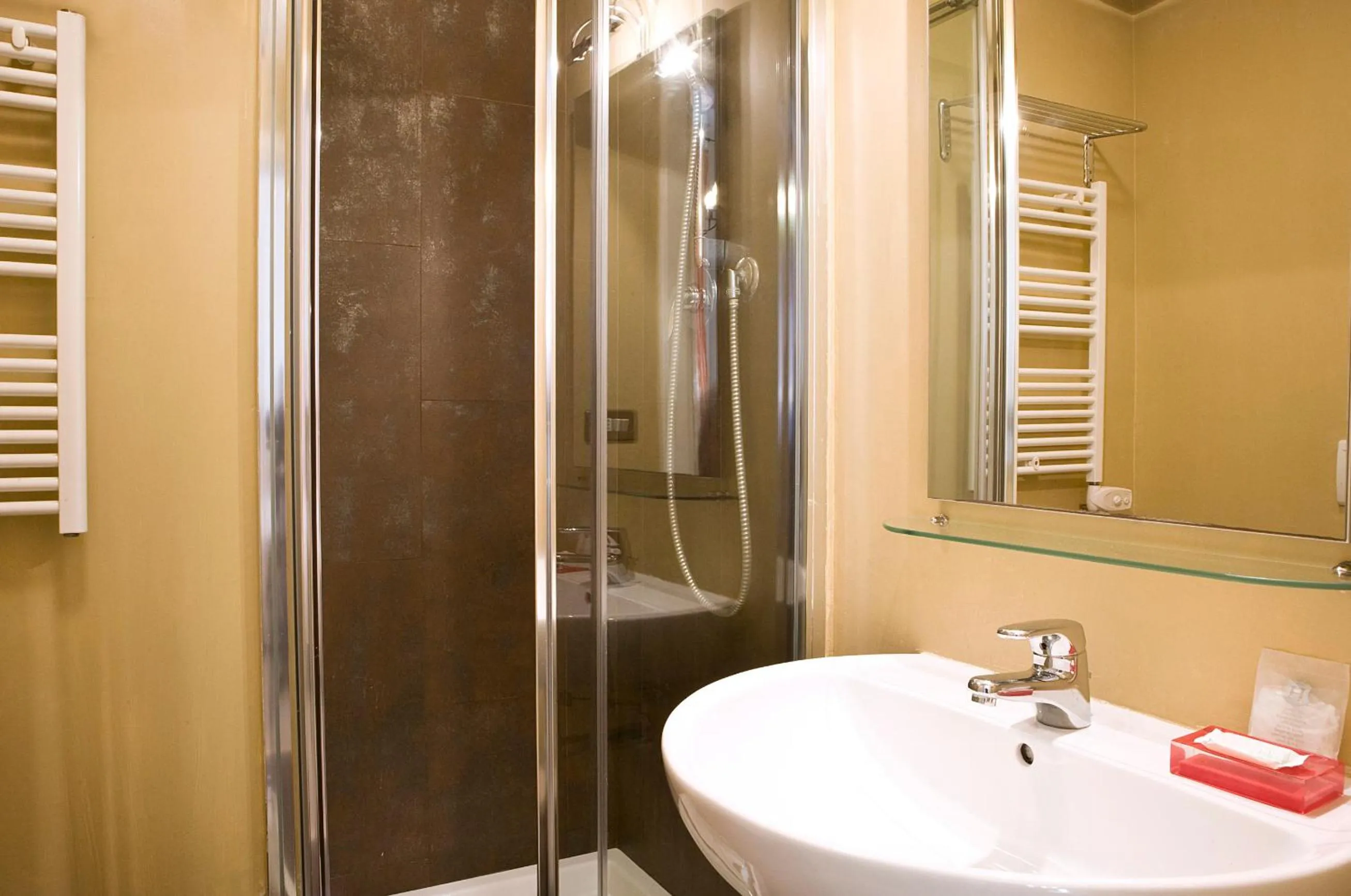 Bathroom in B&B Leopoldo