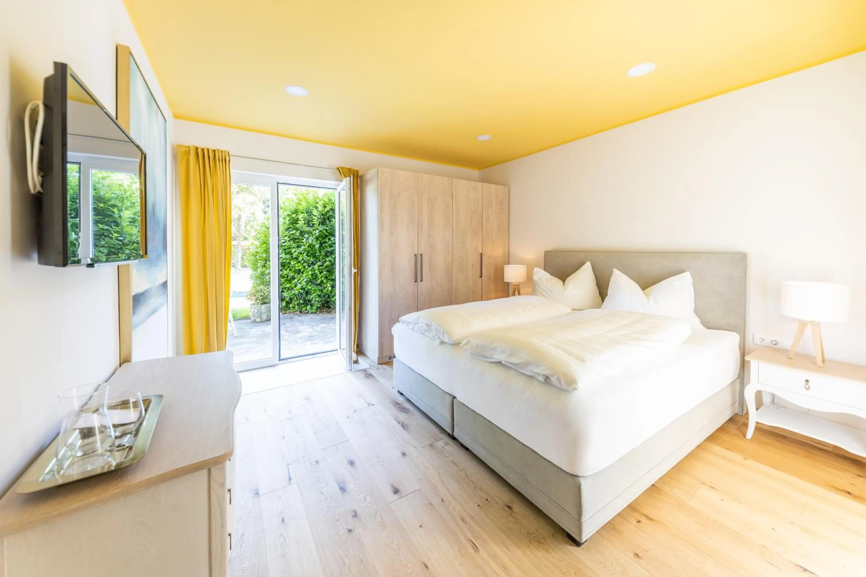 Photo of the whole room, Bed in Boutiquehotel Caravella Velden by S4Y