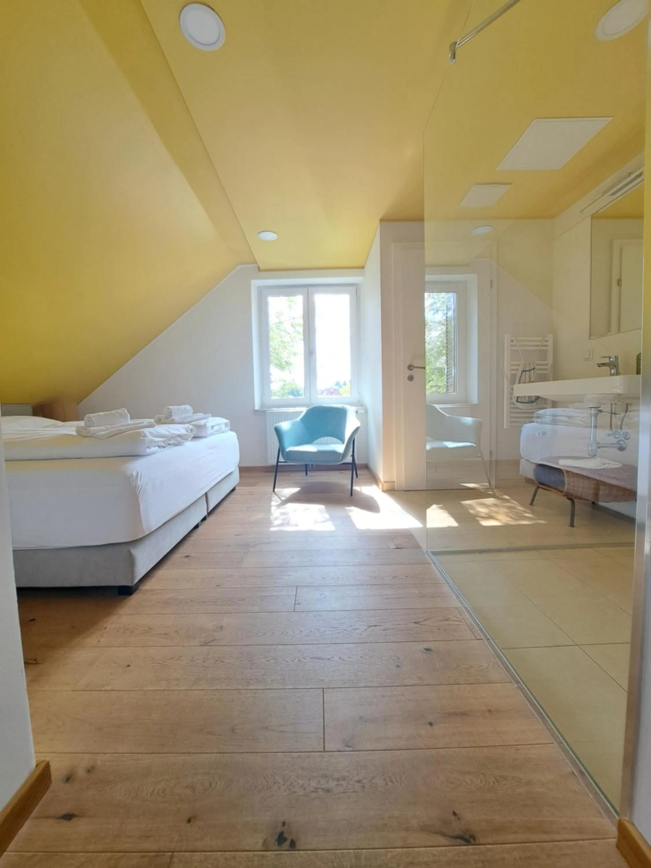 Photo of the whole room, Bed in Boutiquehotel Caravella Velden by S4Y