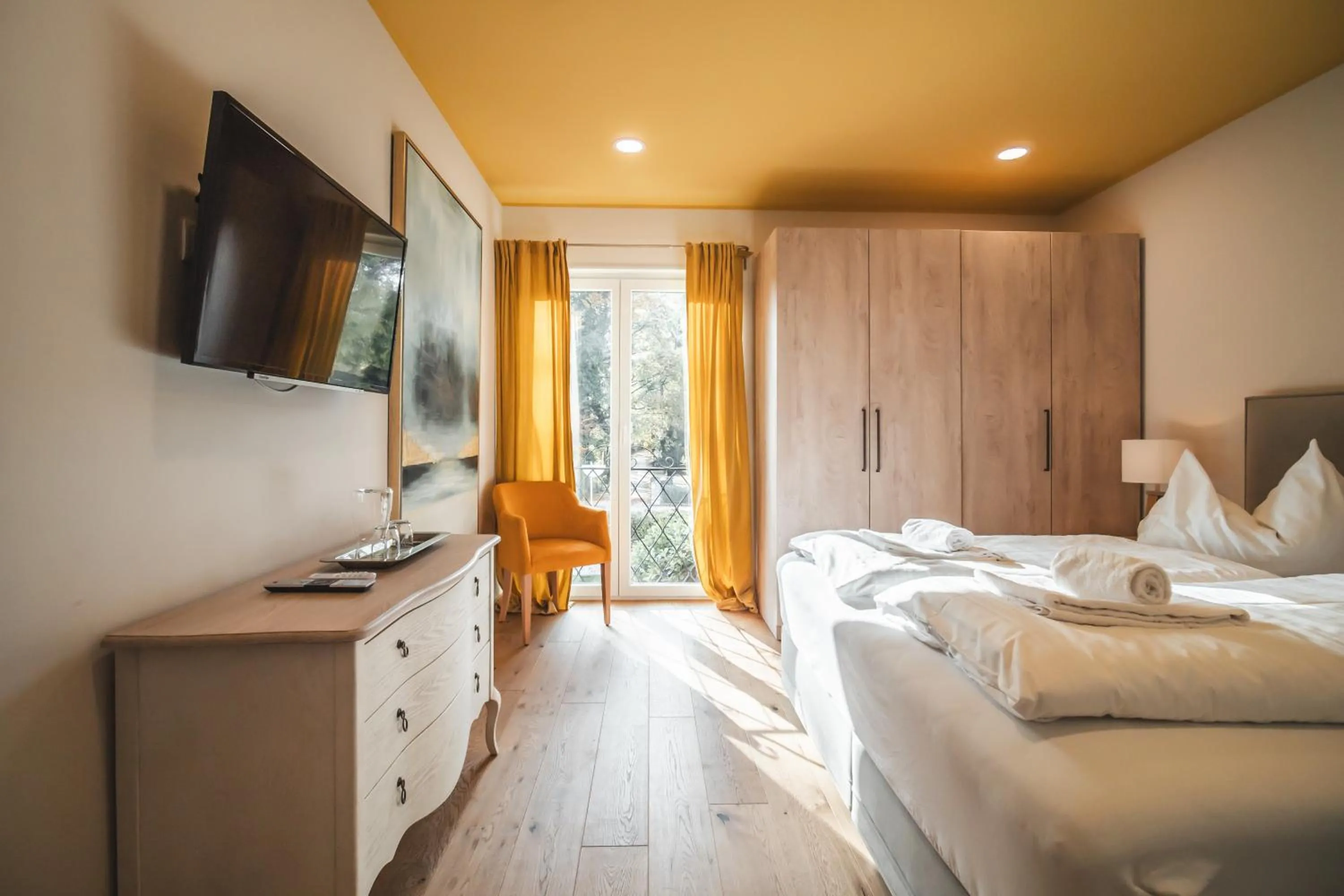 Bedroom, Bed in Boutiquehotel Caravella Velden by S4Y