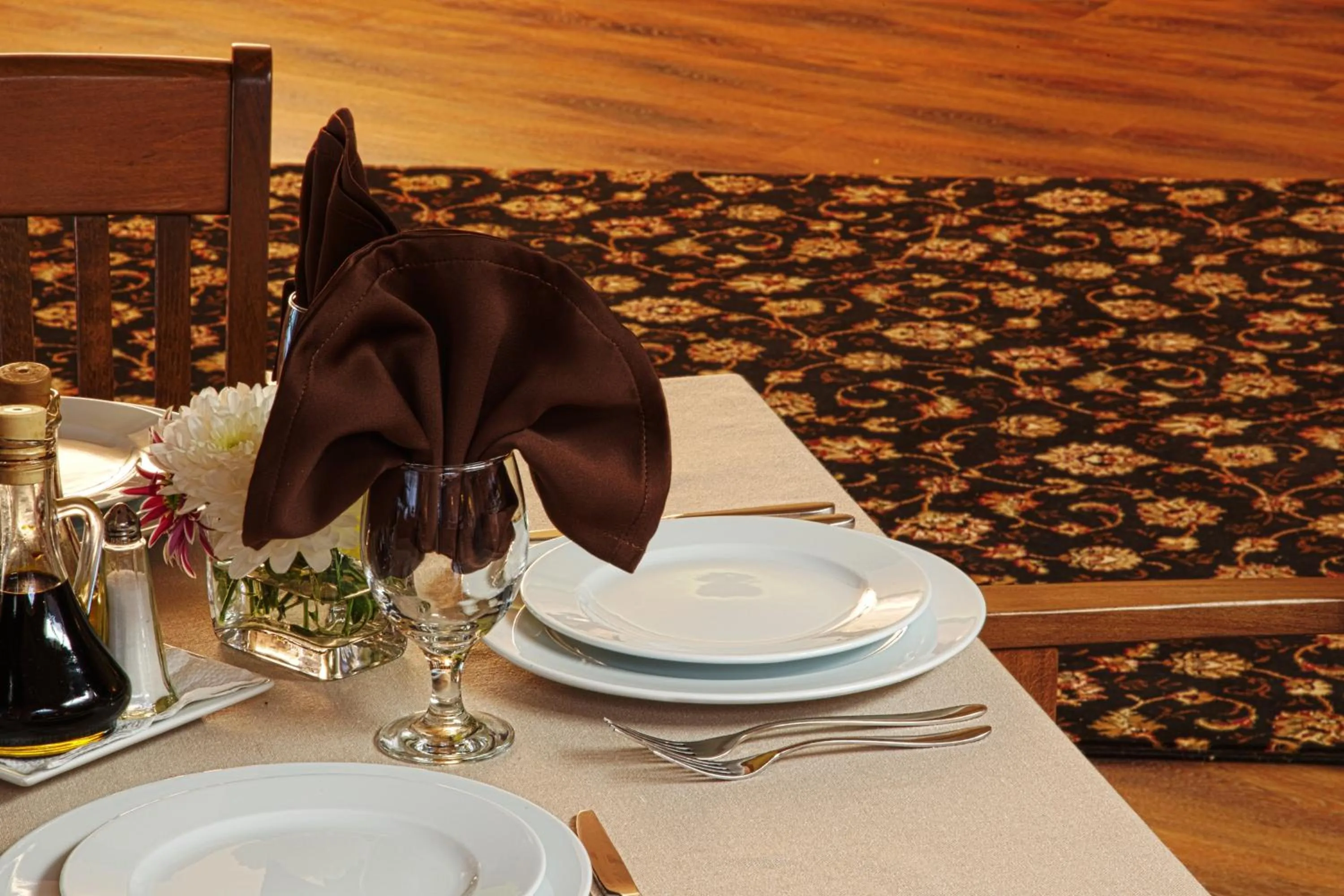 Restaurant/places to eat in Triada Hotel