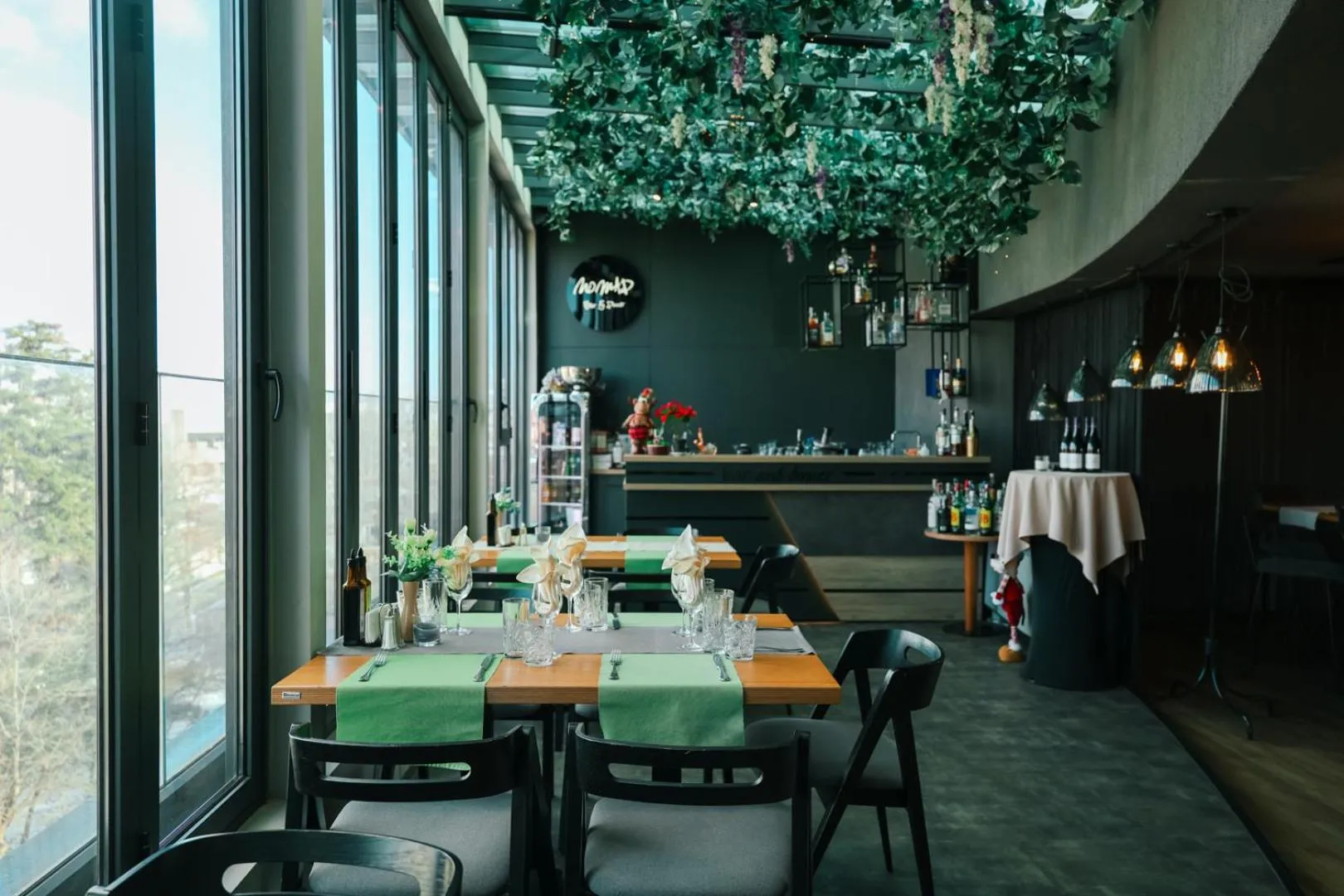 Restaurant/places to eat in Triada Hotel