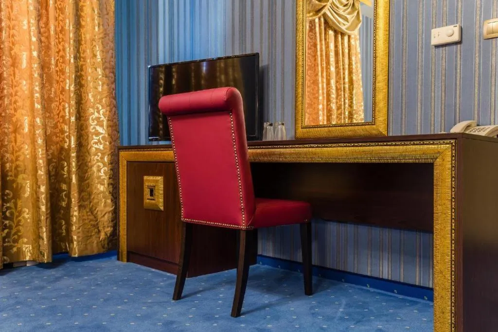 Seating area in Hotel Elegance