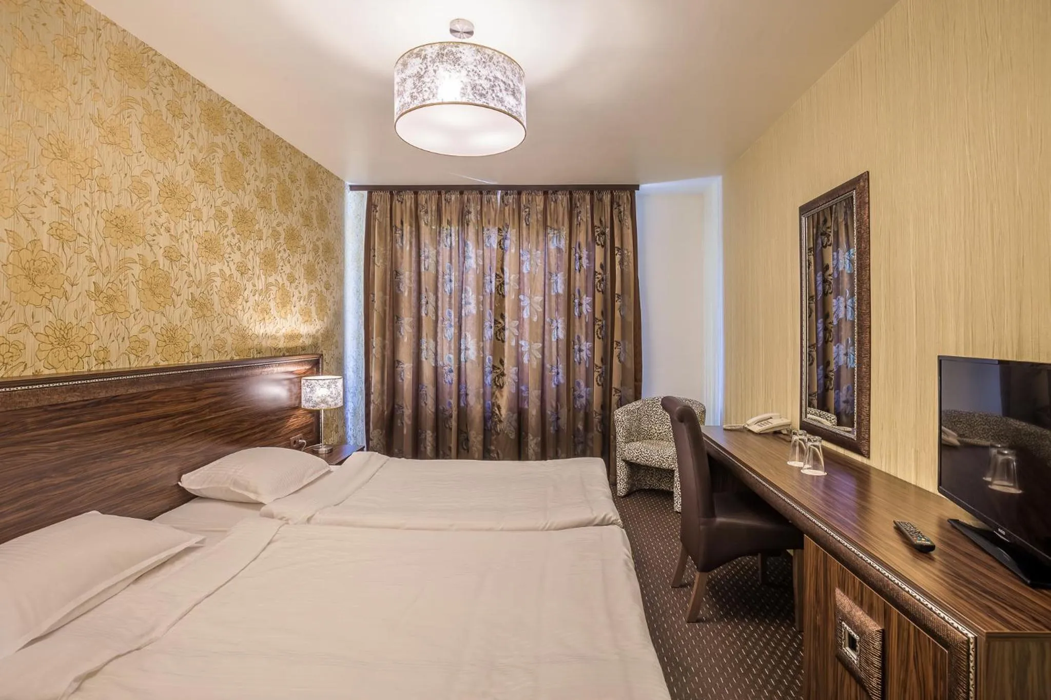 Photo of the whole room, Bed in Hotel Elegance